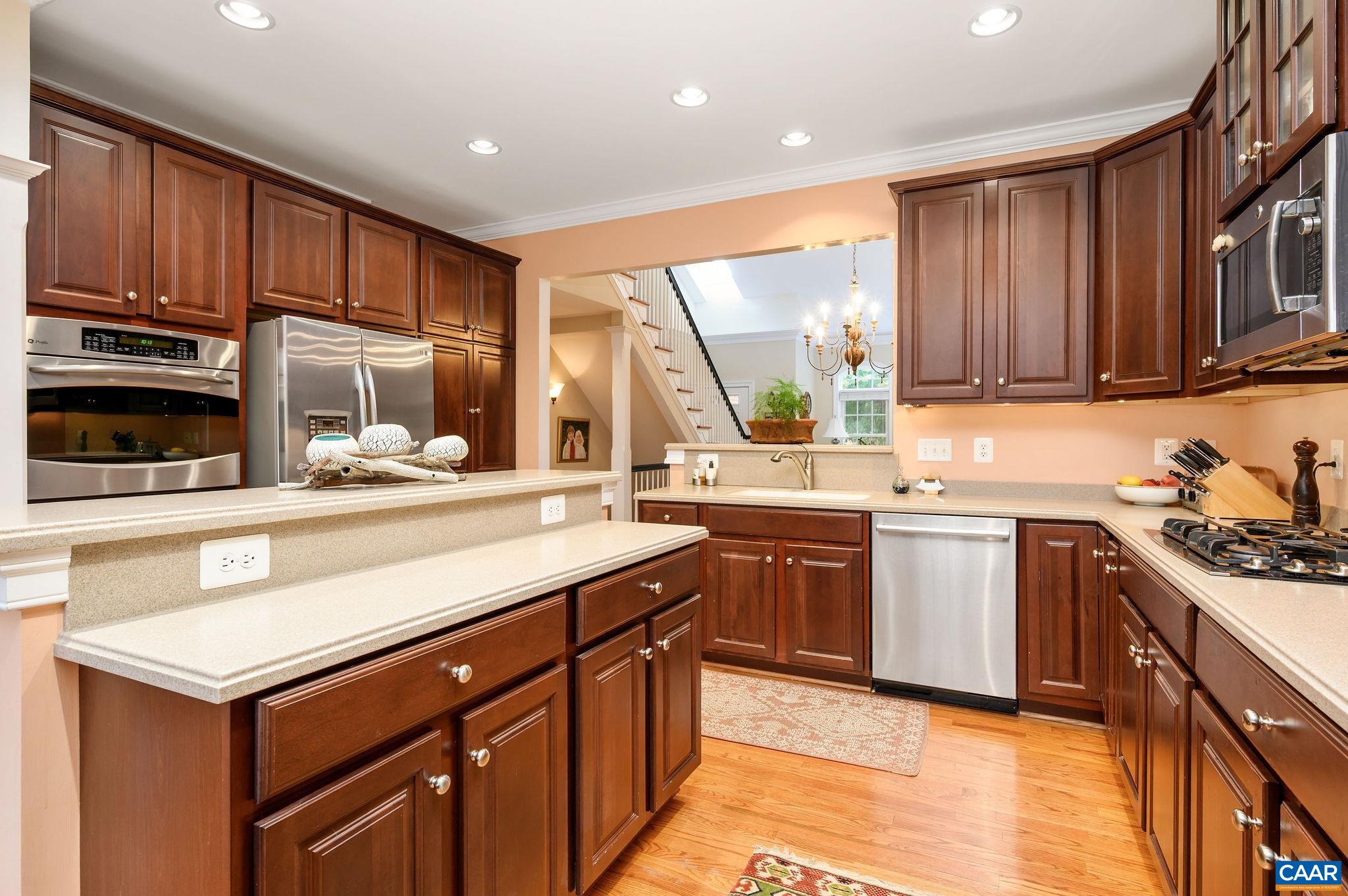 643 EIGHT WOODS LN