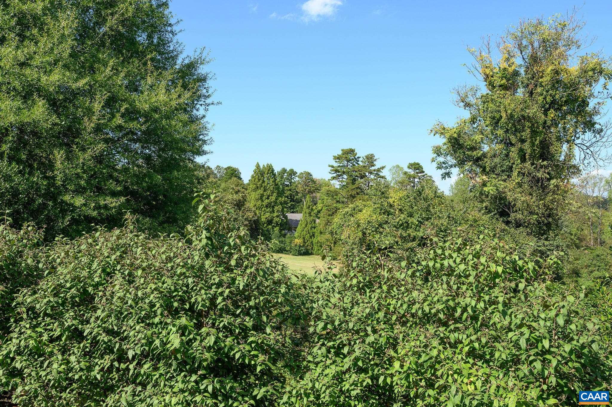 643 EIGHT WOODS LN