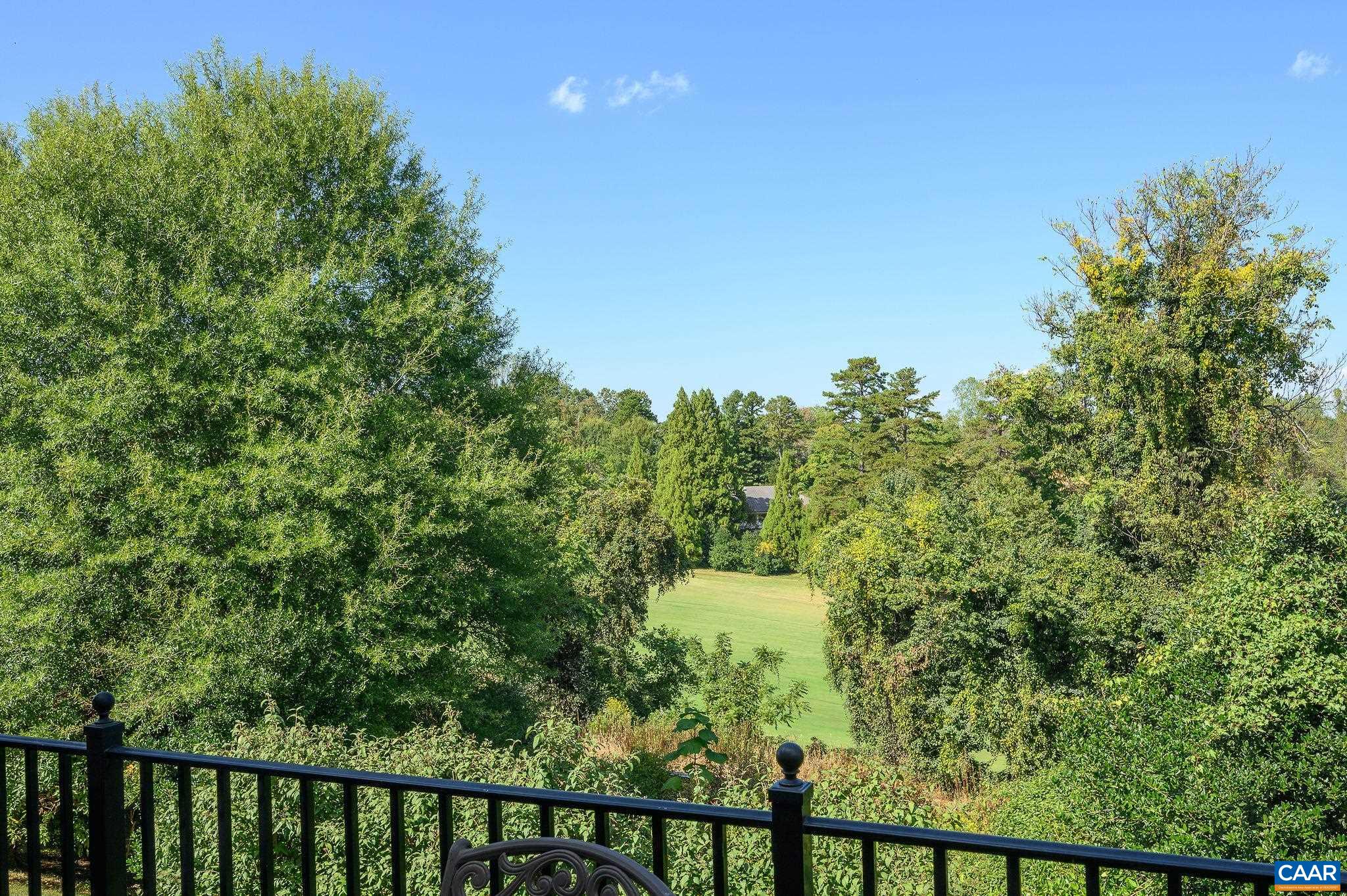 643 EIGHT WOODS LN