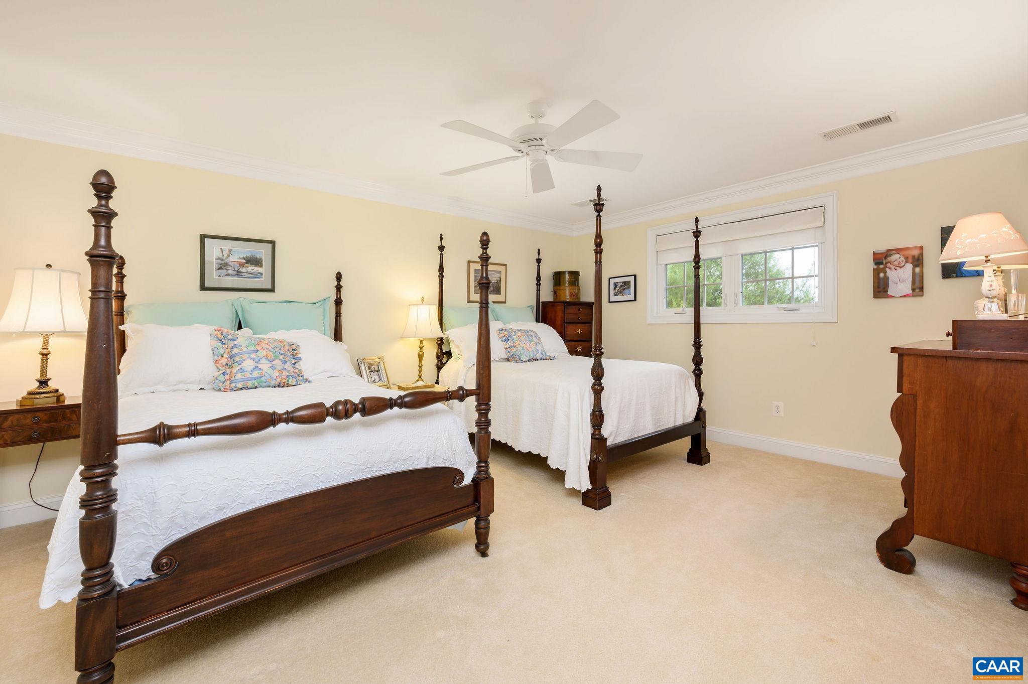 643 EIGHT WOODS LN