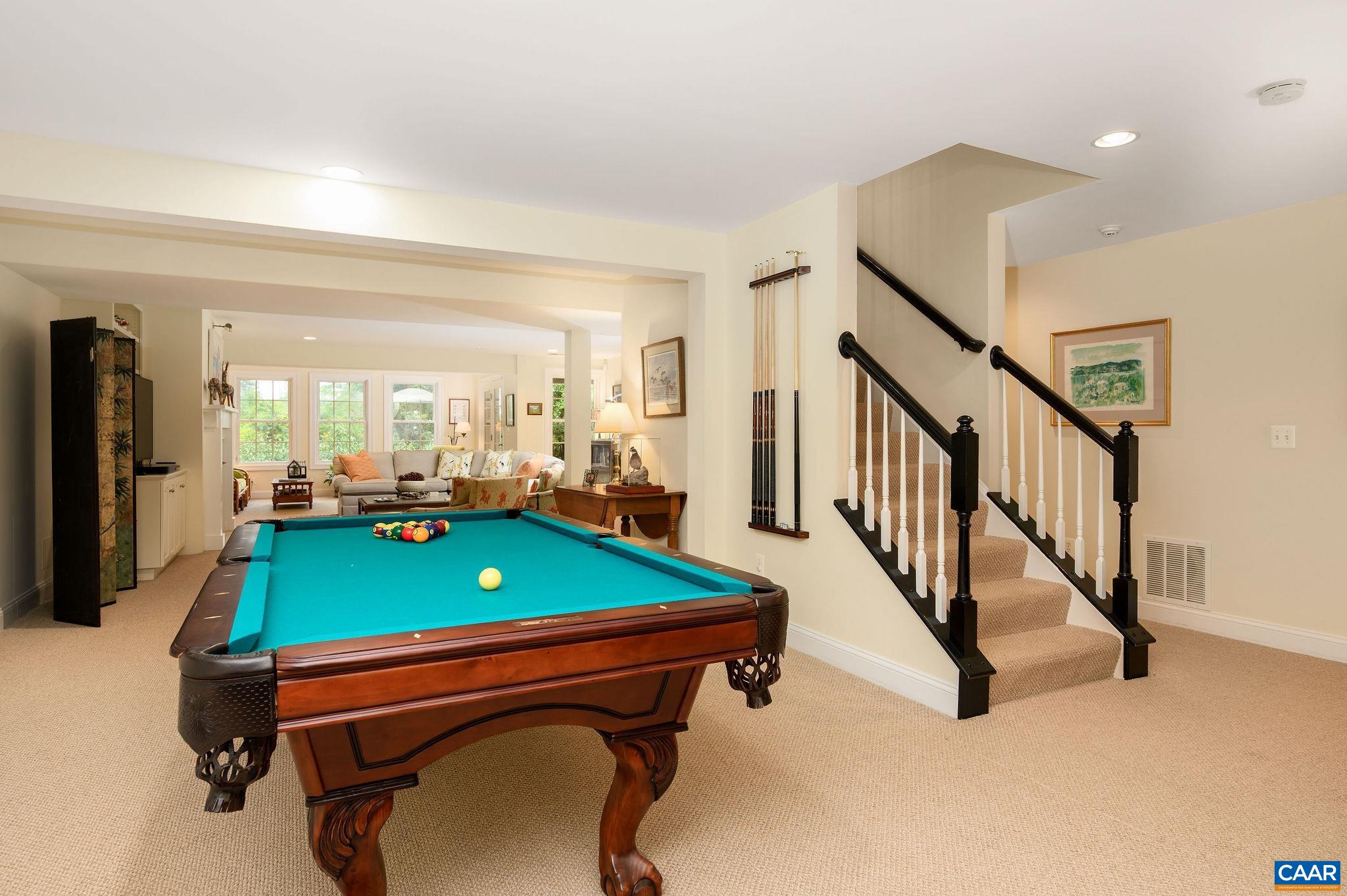 643 EIGHT WOODS LN
