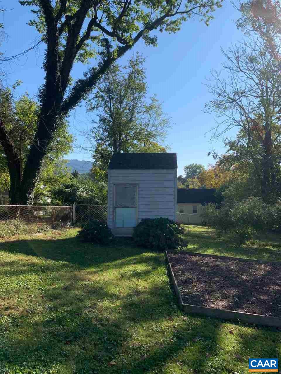 912 ELLIOTT AVE
