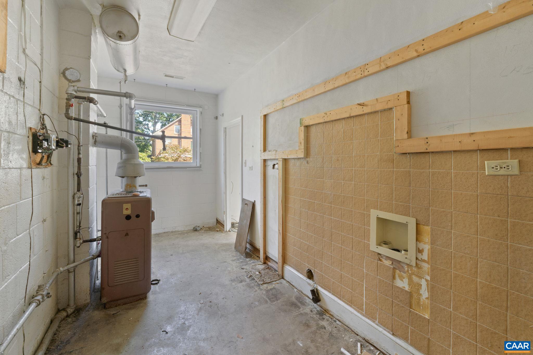 303 ALDERMAN RD