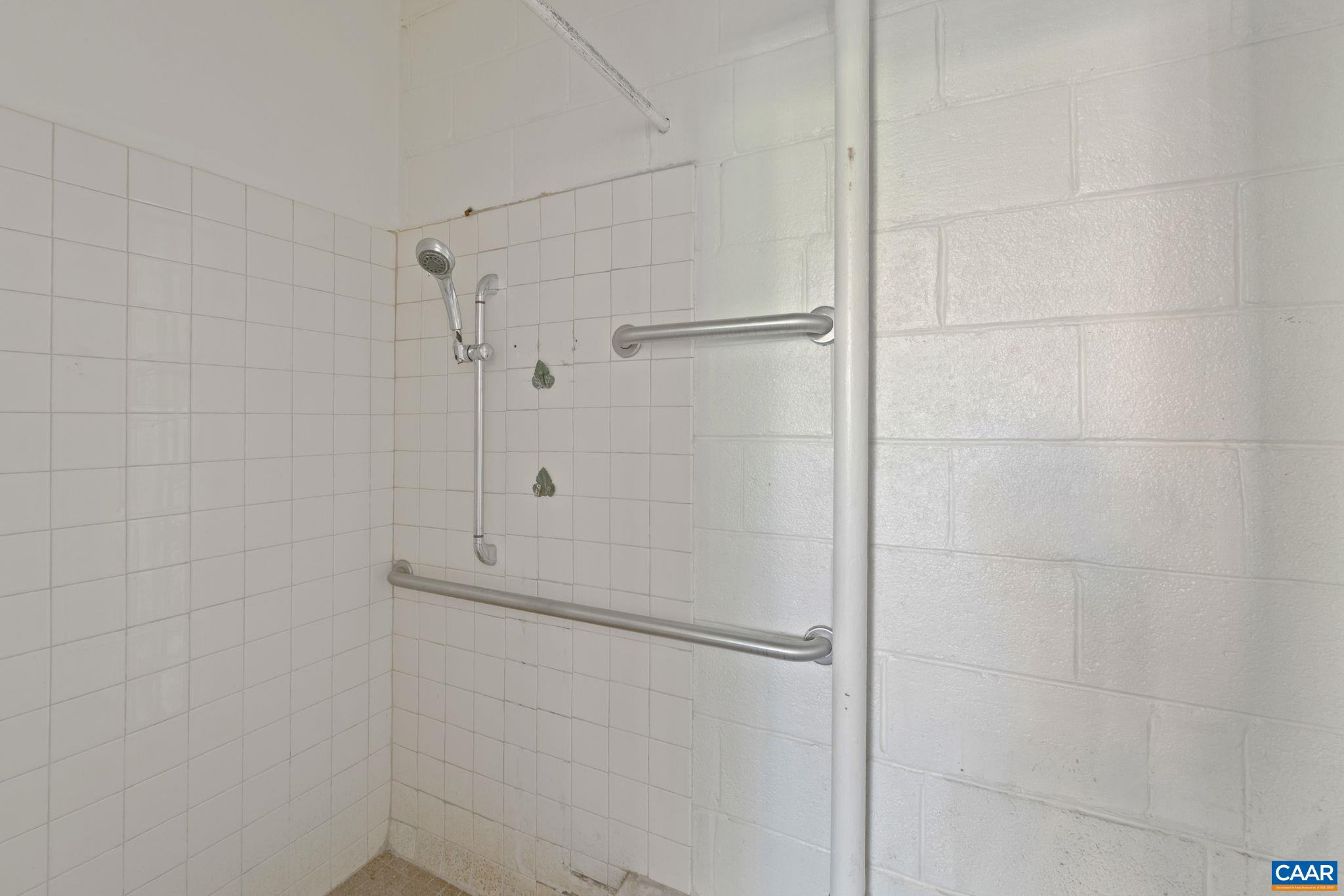 303 ALDERMAN RD