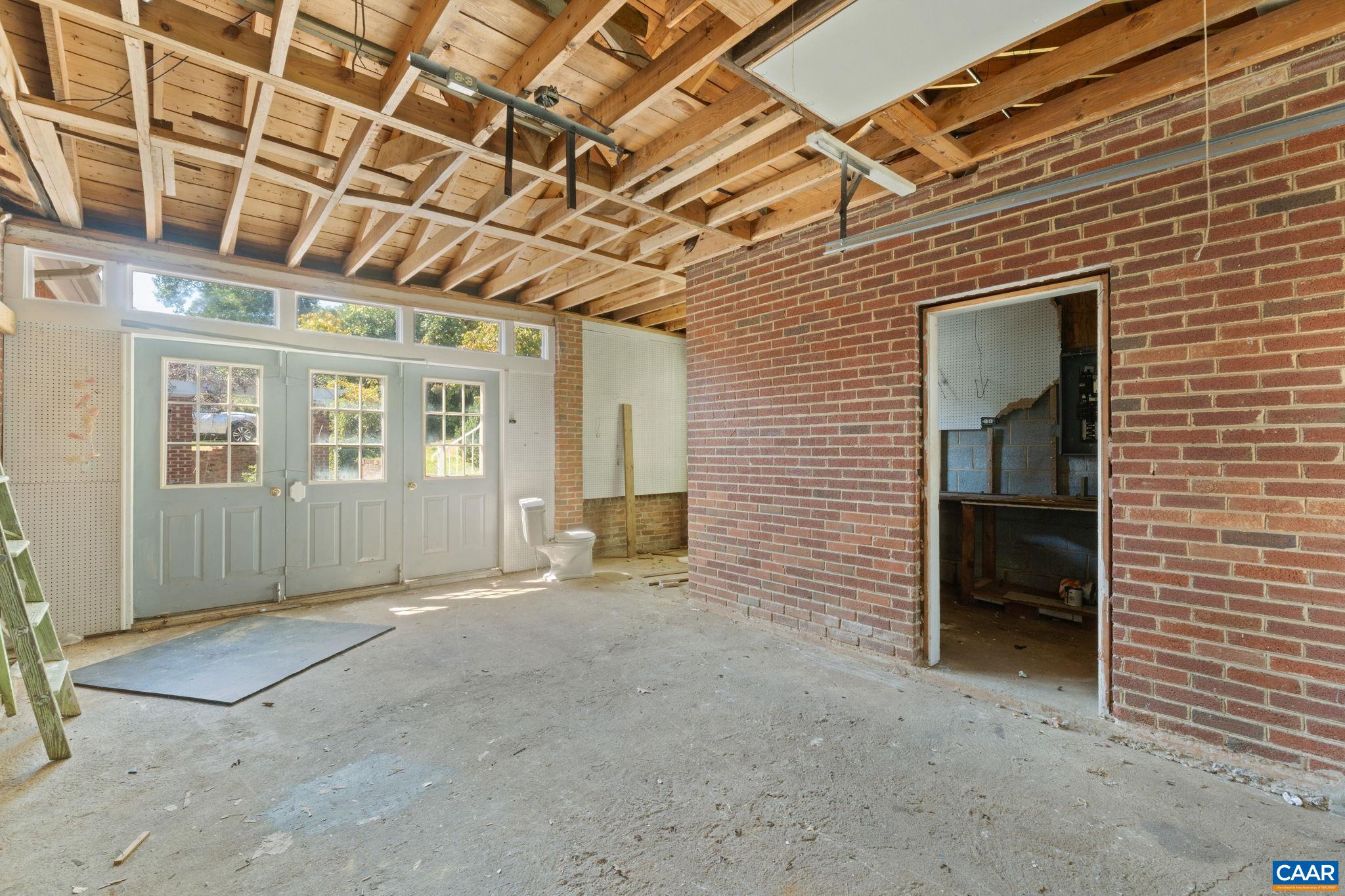 303 ALDERMAN RD