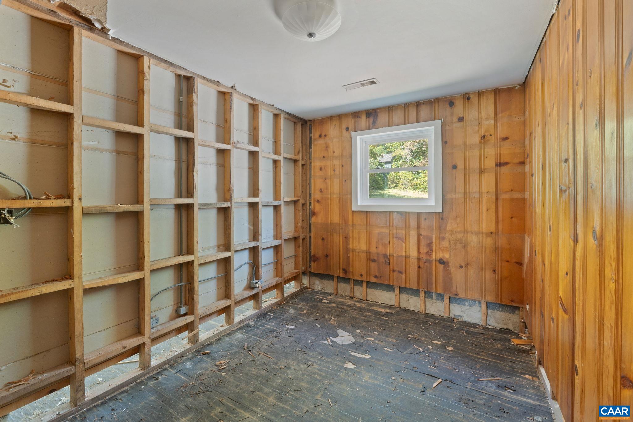 303 ALDERMAN RD
