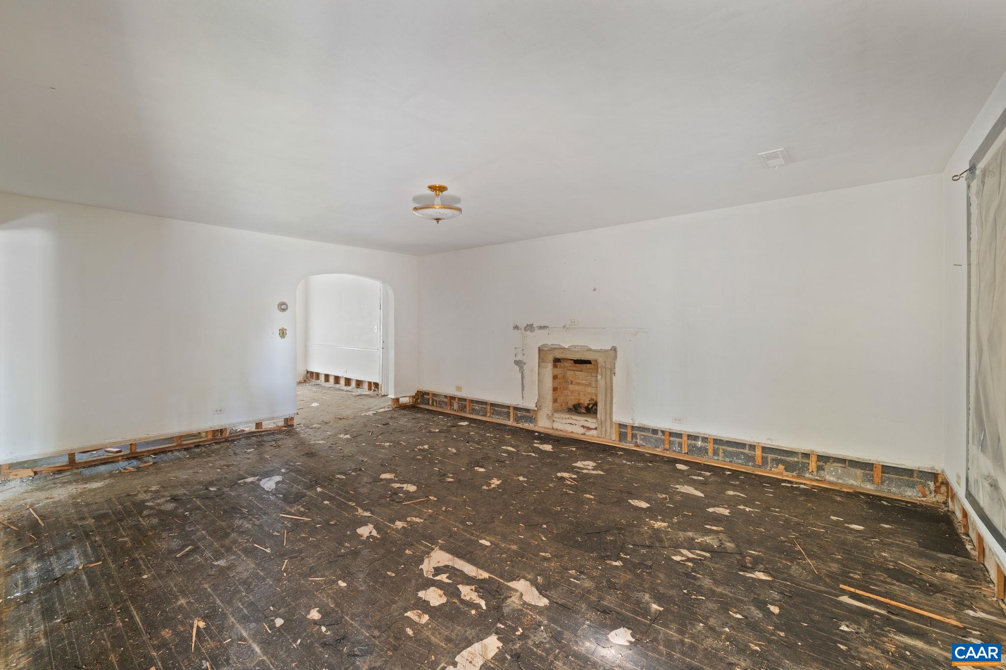 303 ALDERMAN RD