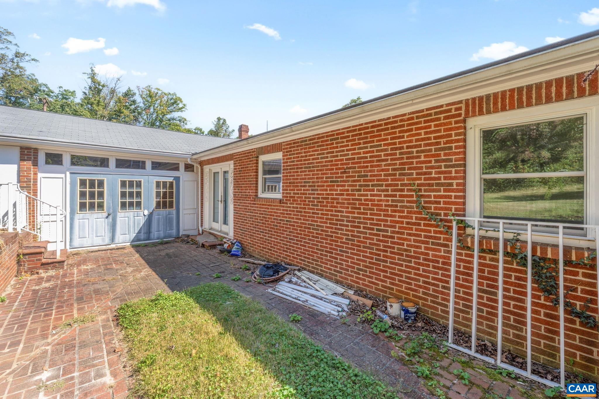 303 ALDERMAN RD