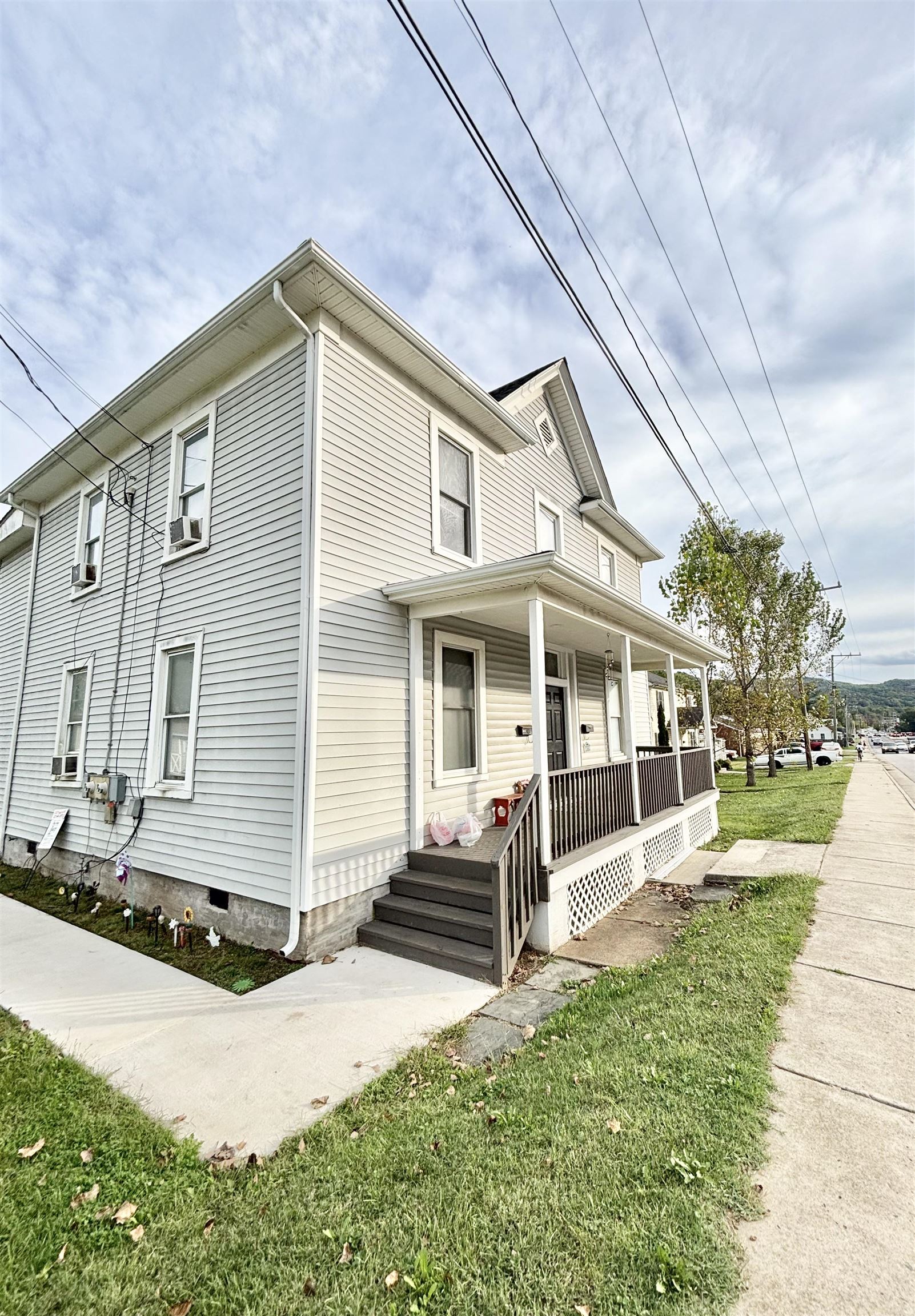 268 N DELPHINE AVE