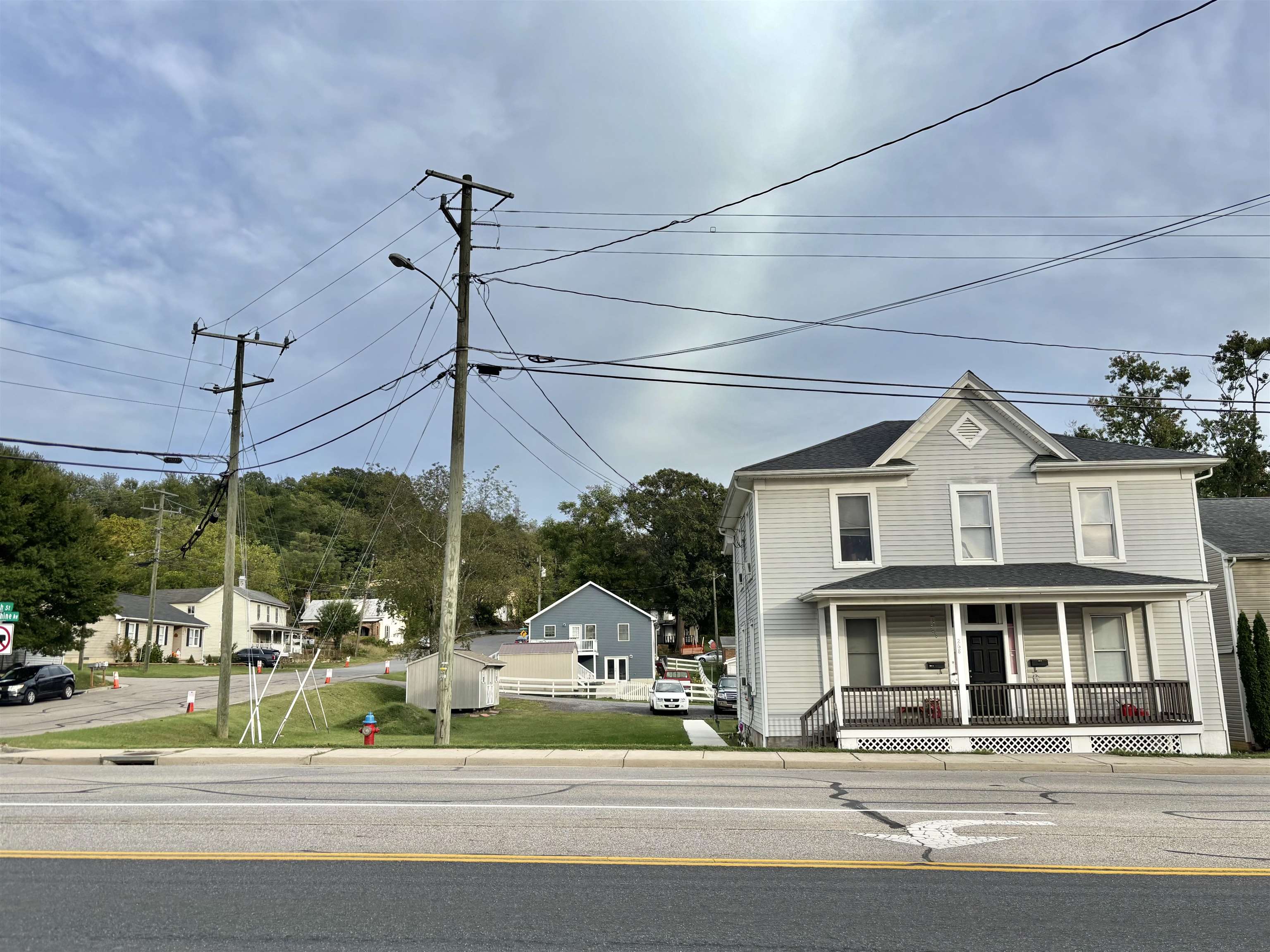 268 N DELPHINE AVE