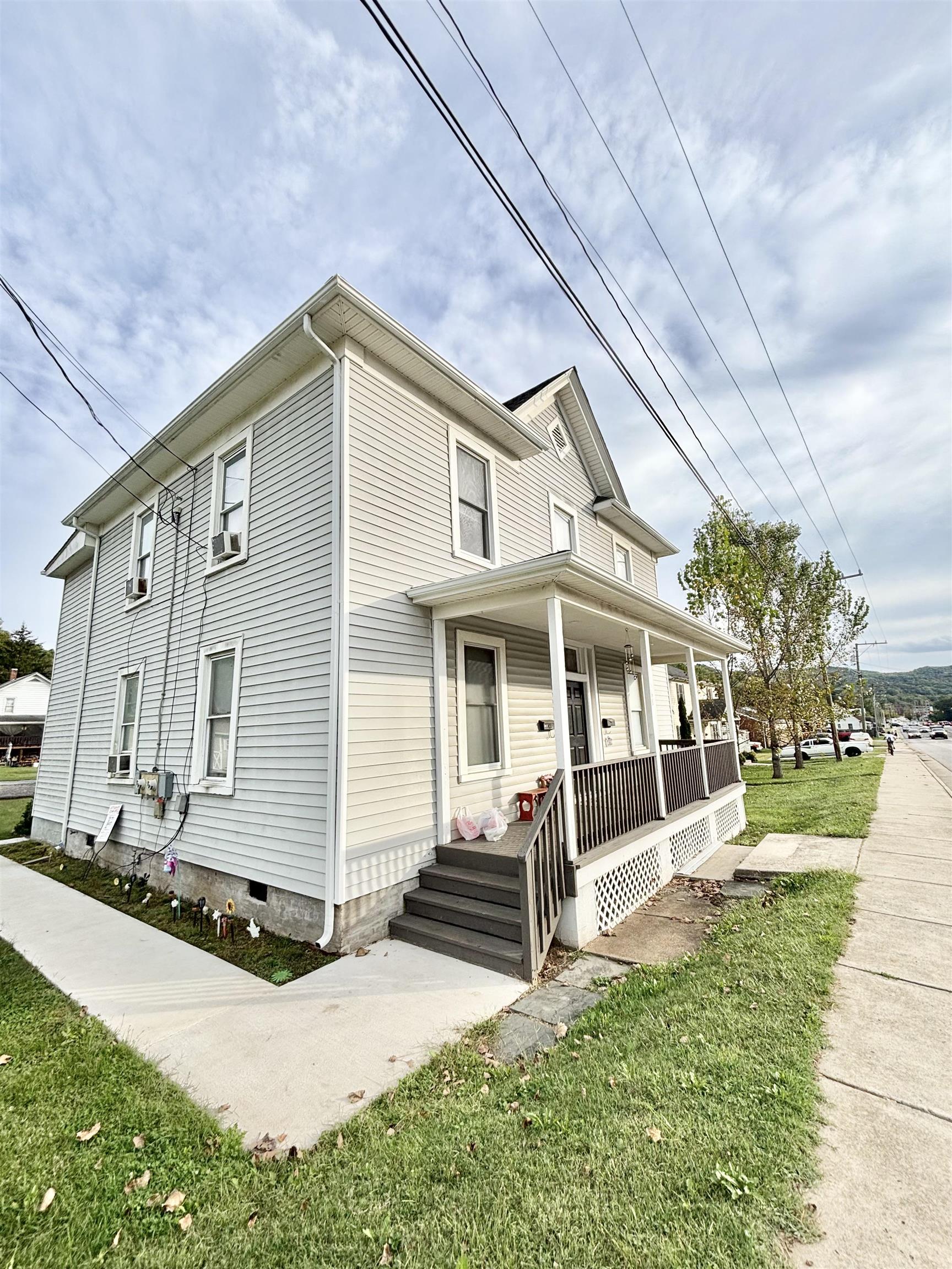 268 N DELPHINE AVE