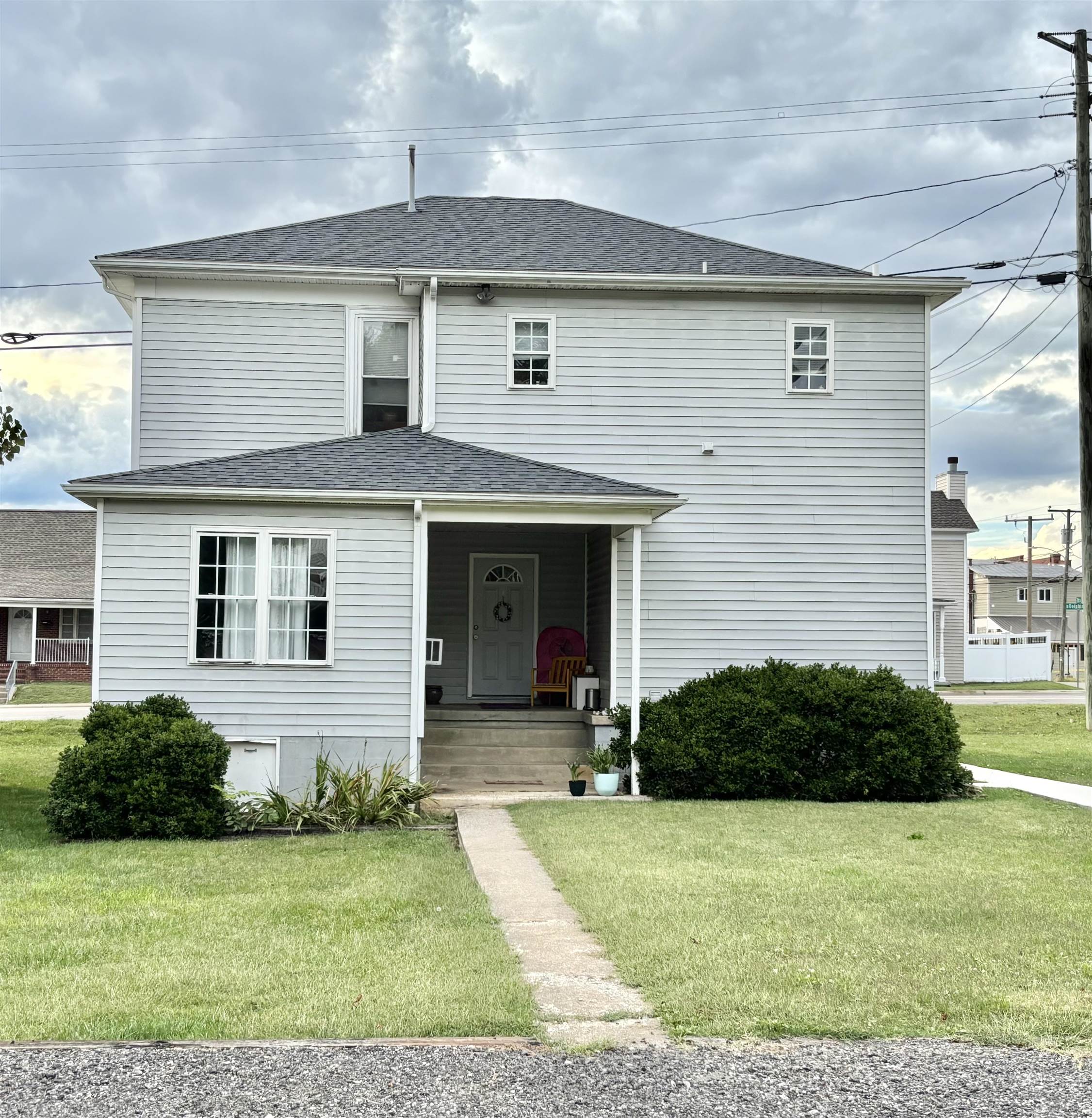 268 N DELPHINE AVE
