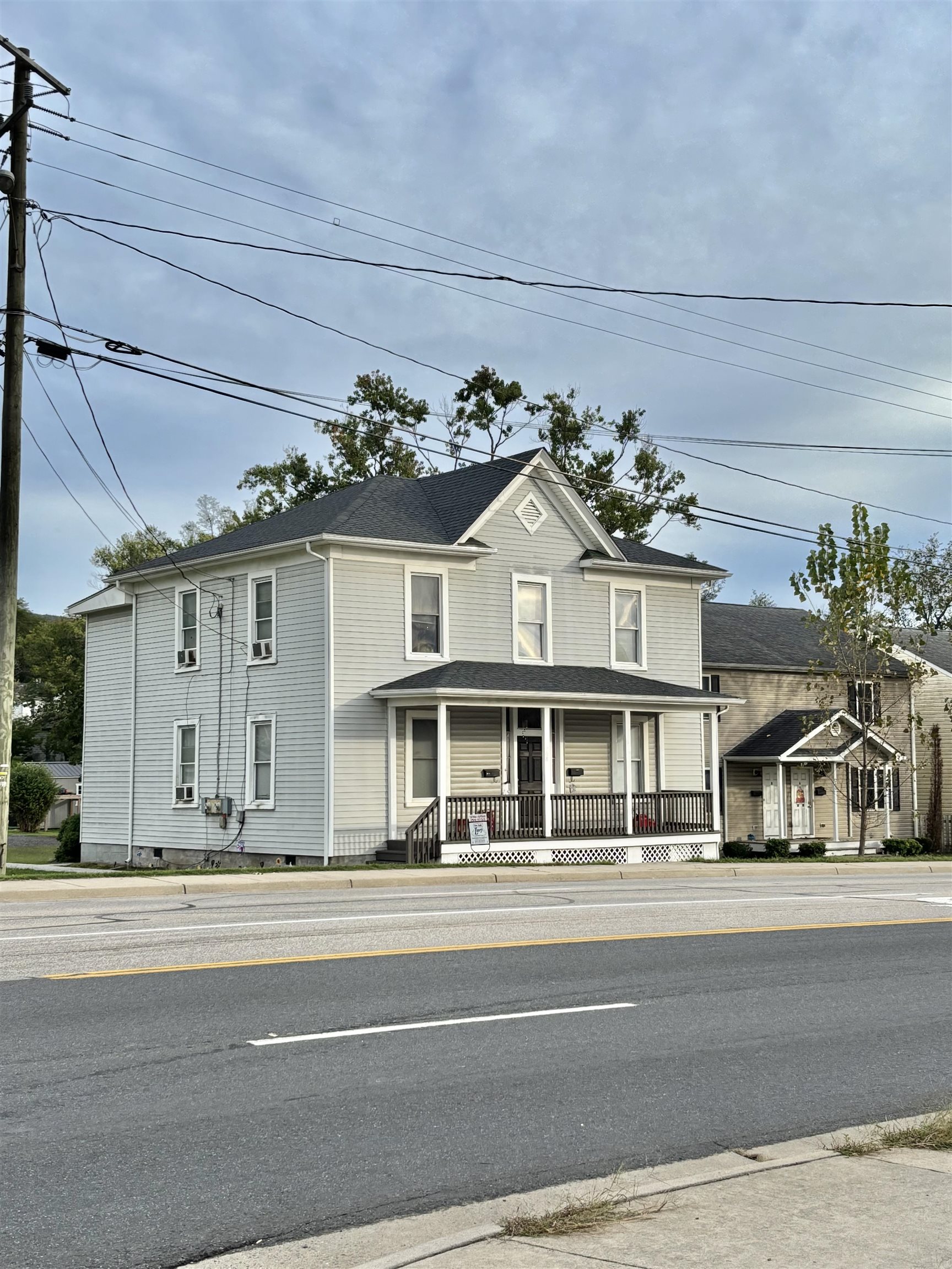 268 N DELPHINE AVE