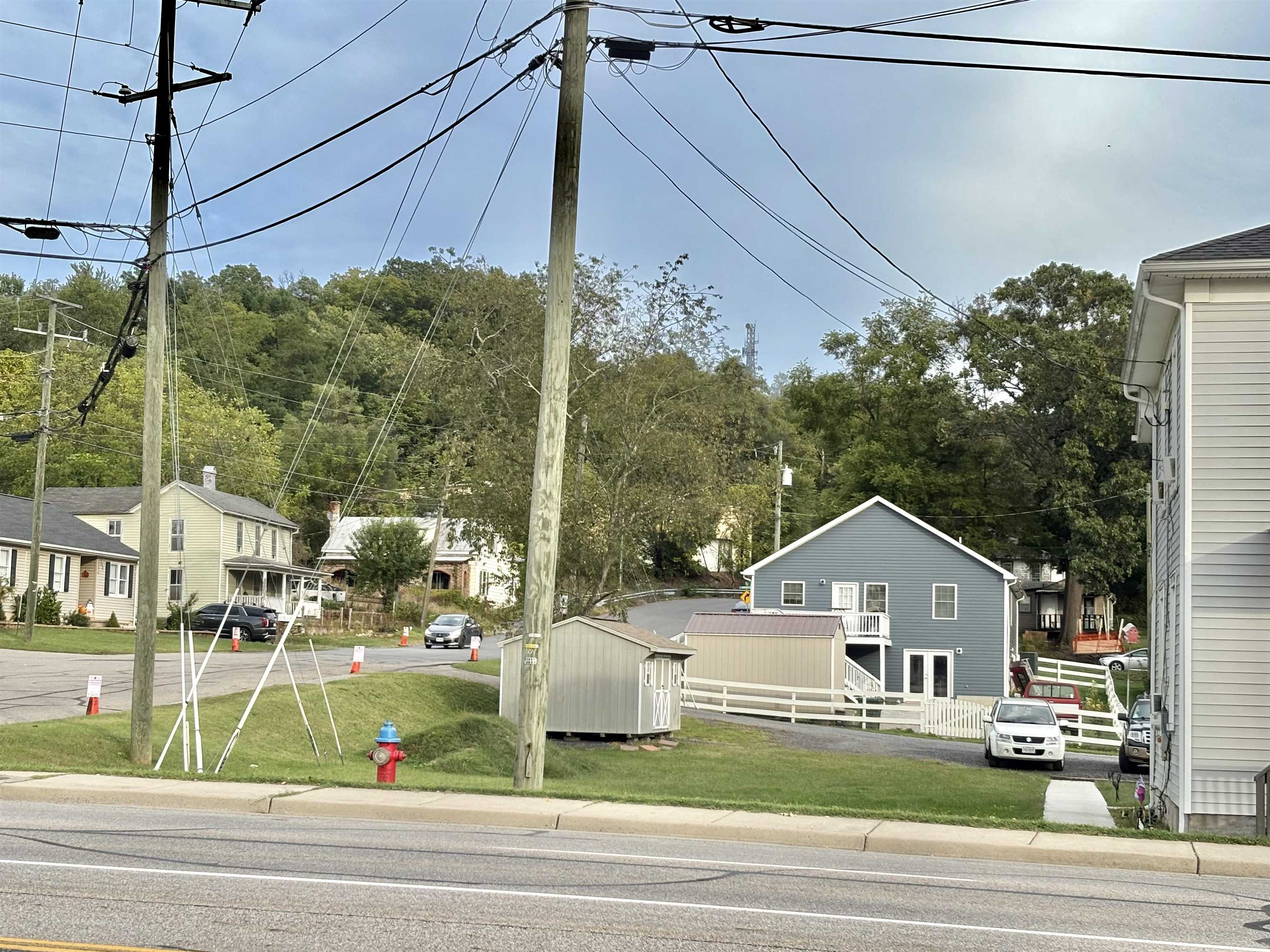 268 N DELPHINE AVE