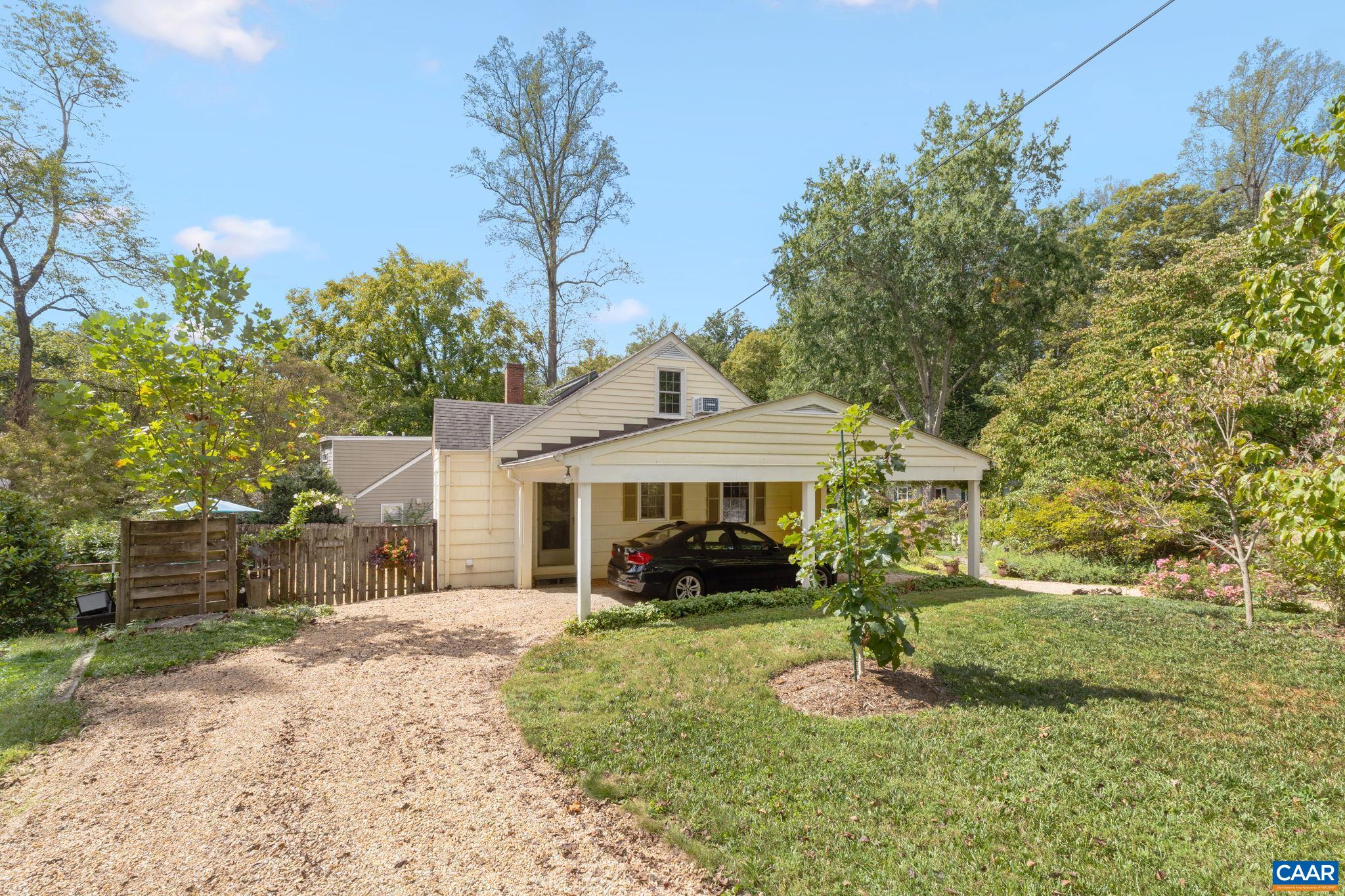 1618 GREENLEAF LN