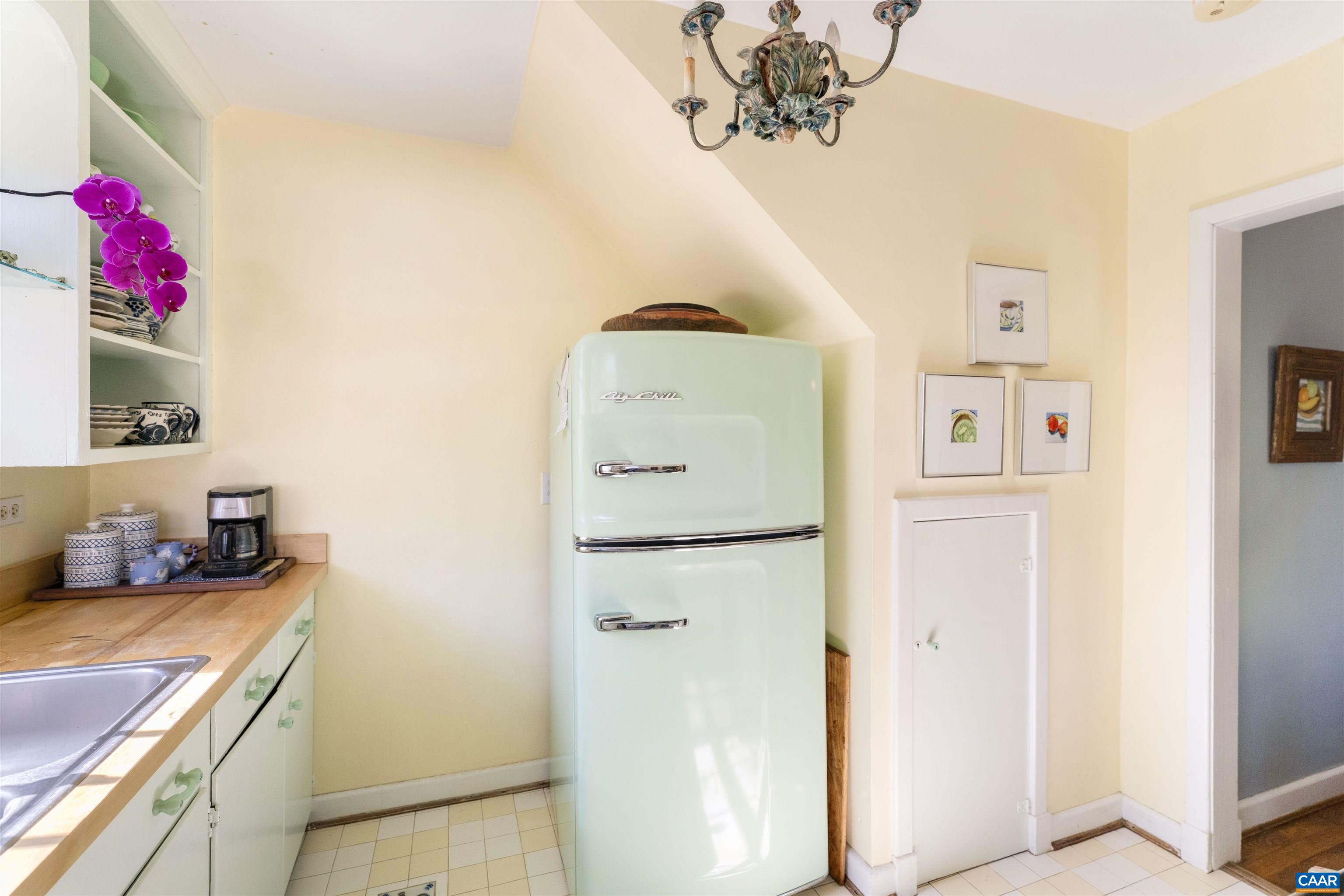 1618 GREENLEAF LN