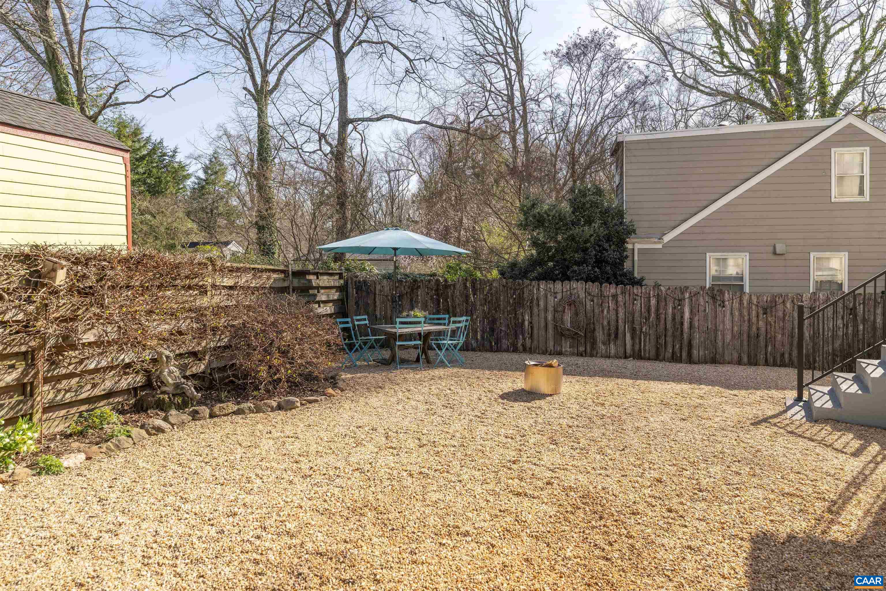 1618 GREENLEAF LN