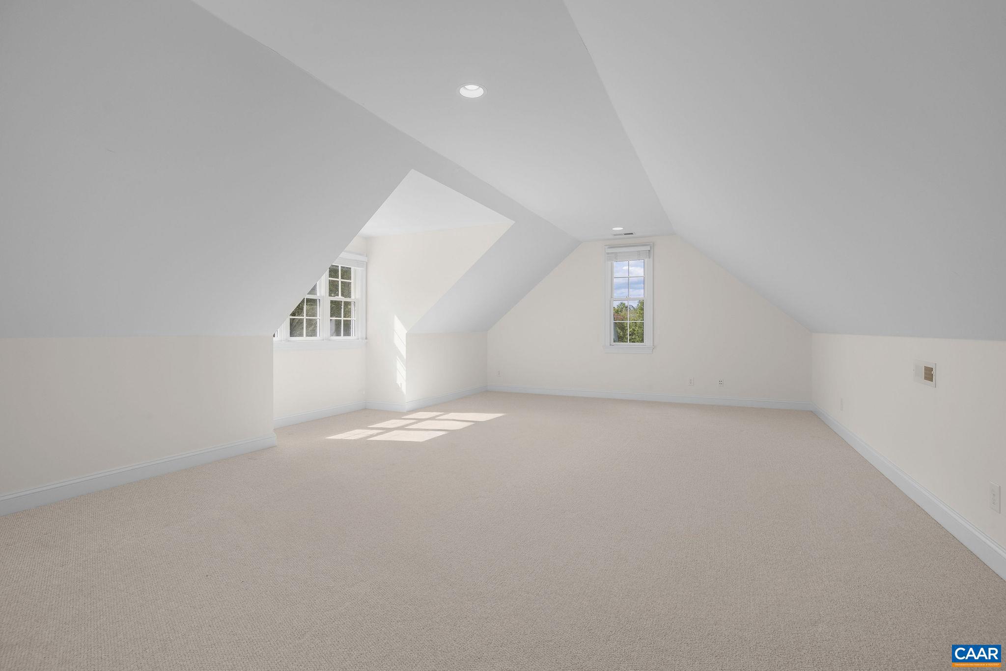 4405 REDWOOD LN