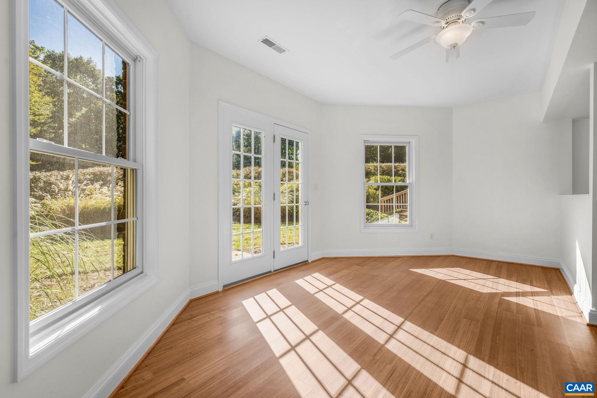 4405 REDWOOD LN