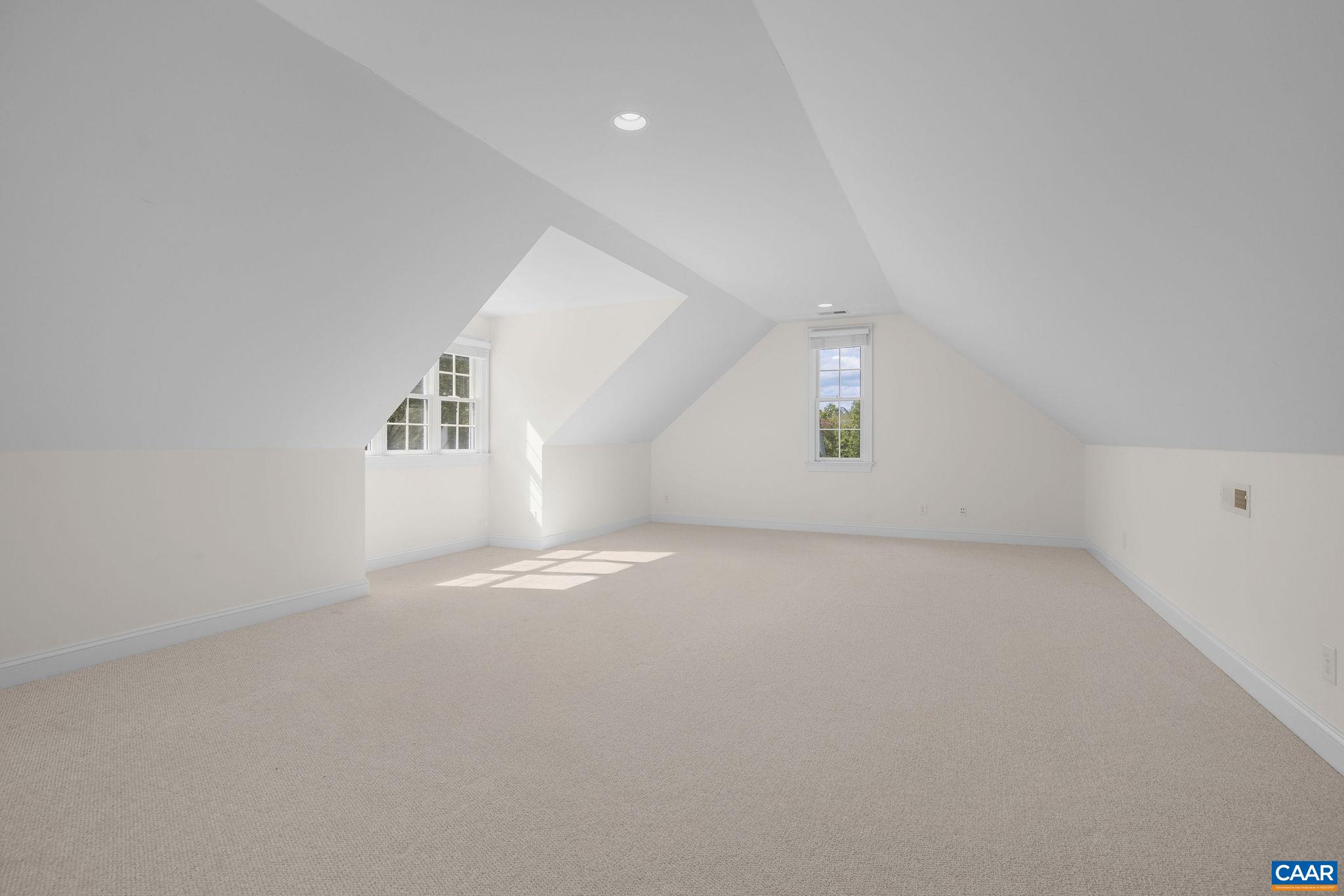 4405 REDWOOD LN