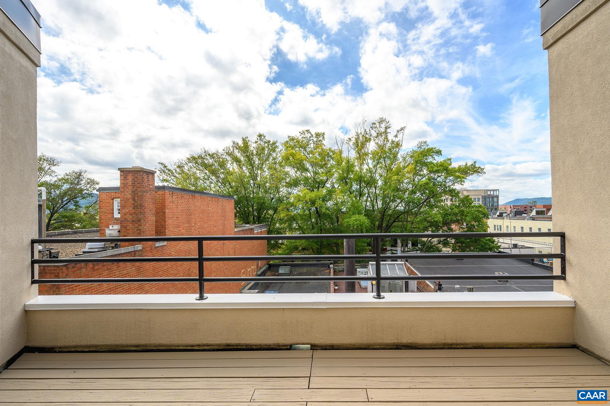 408 E MARKET ST Unit: 305