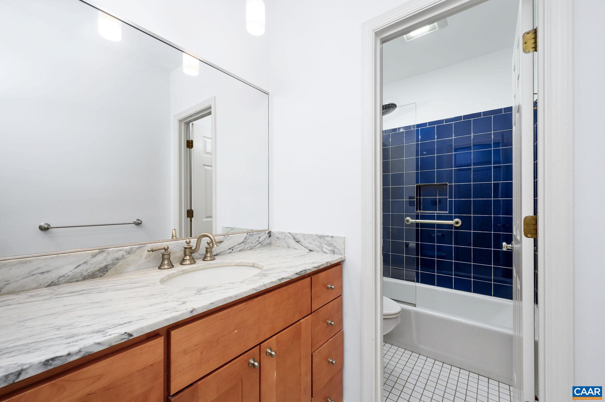 408 E MARKET ST Unit: 305