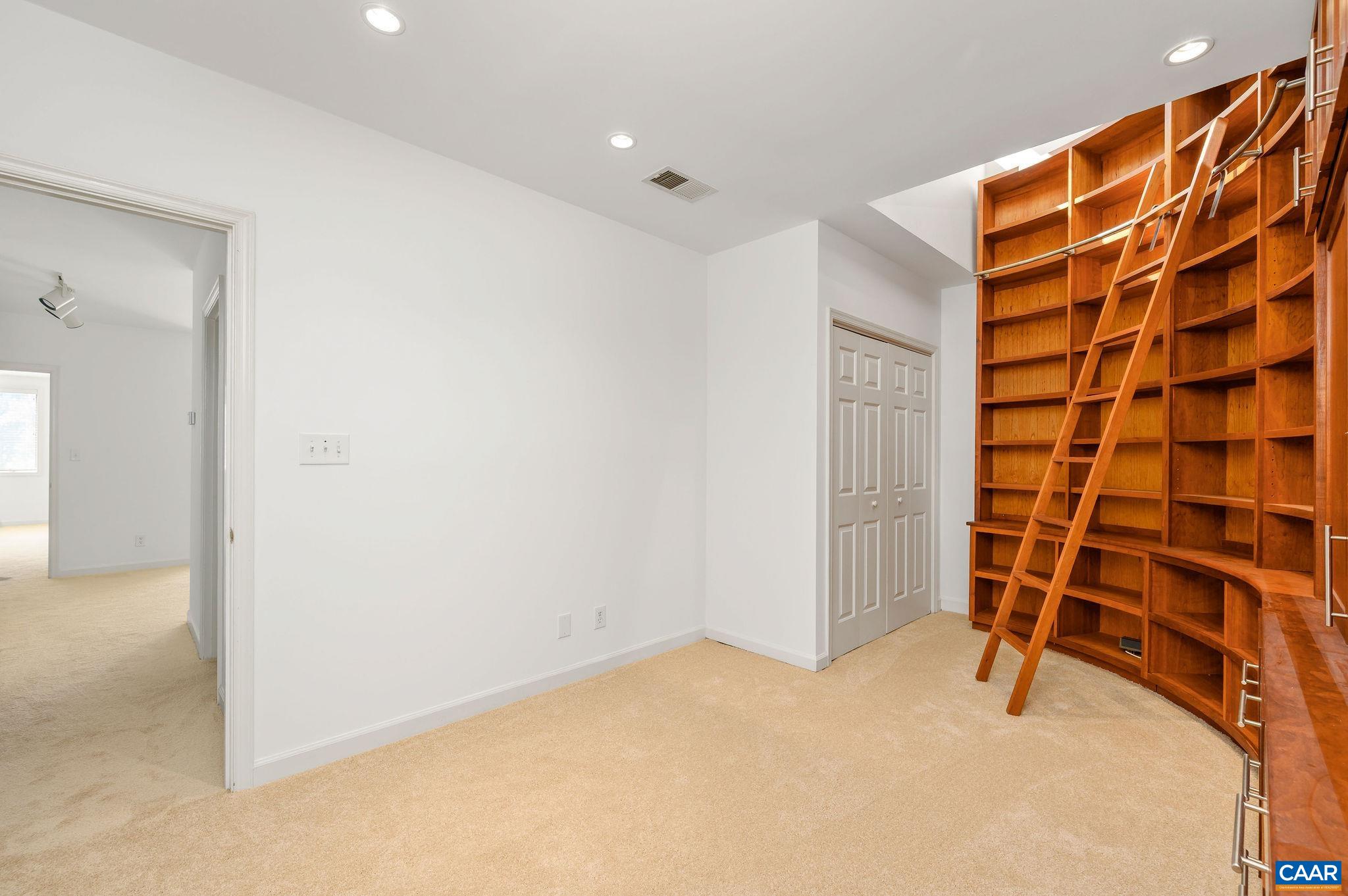 408 E MARKET ST Unit: 305