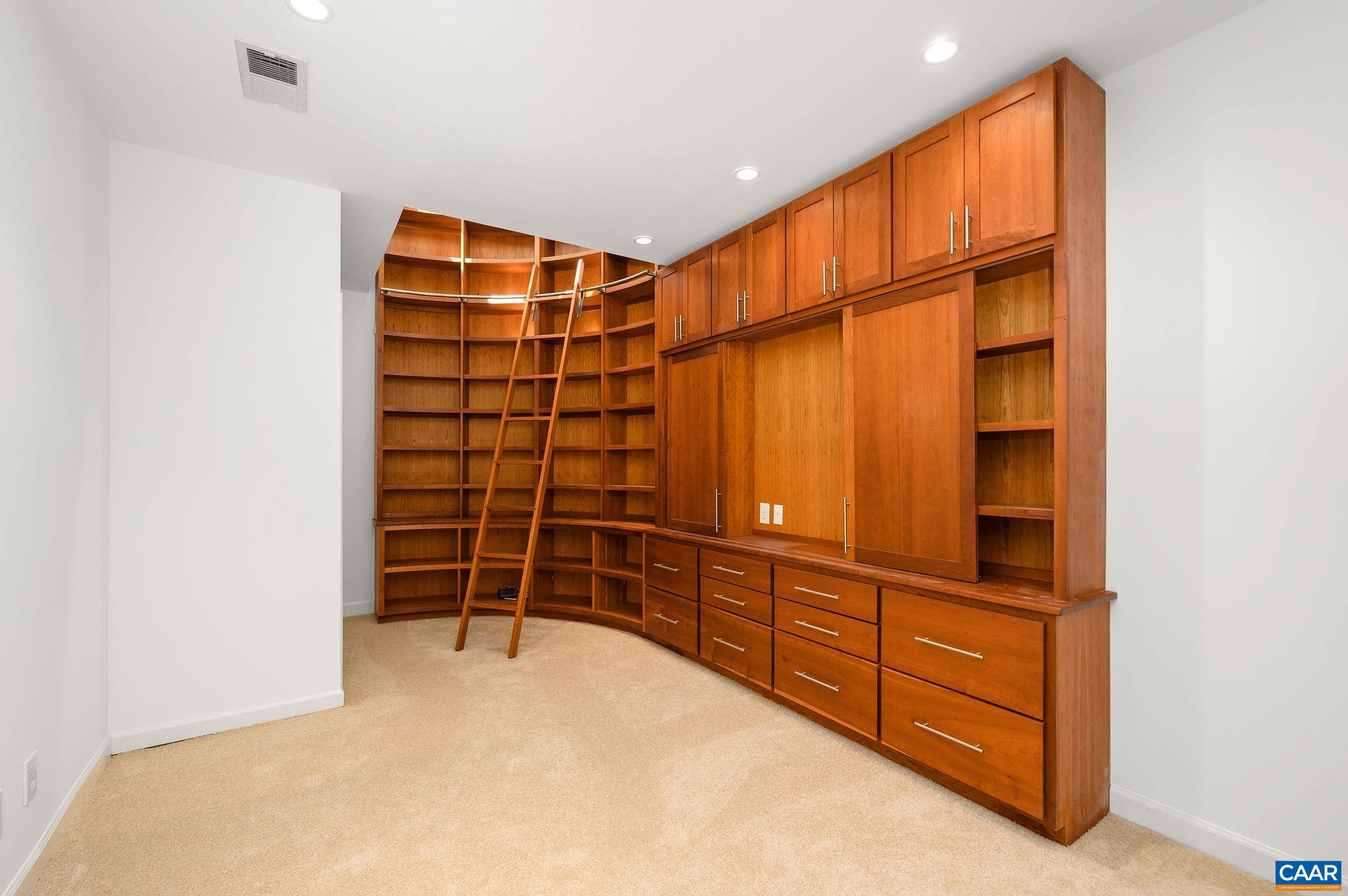 408 E MARKET ST Unit: 305