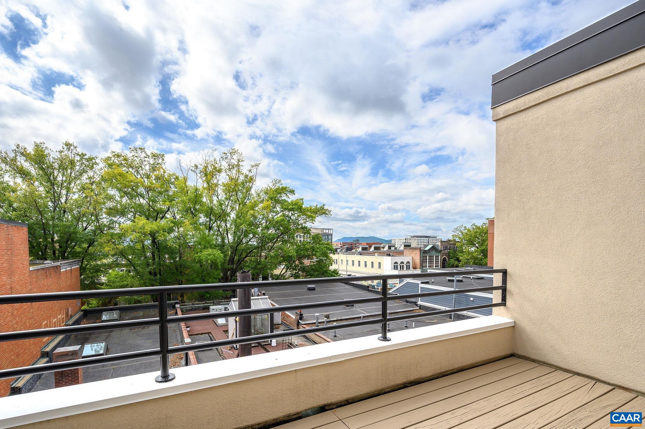 408 E MARKET ST Unit: 305
