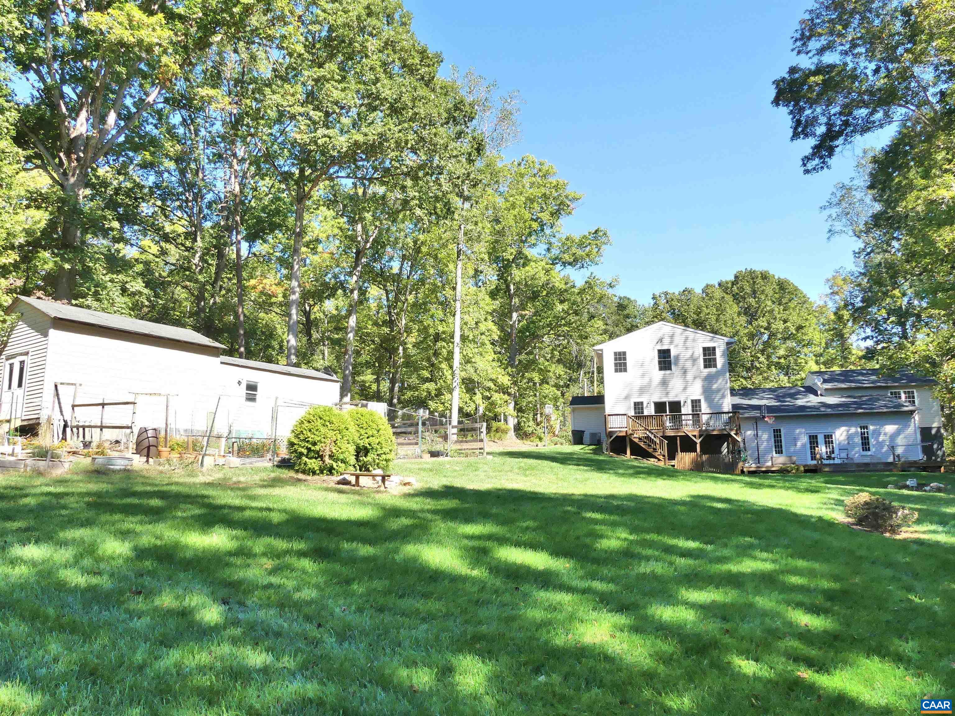 4599 WOODS EDGE CT