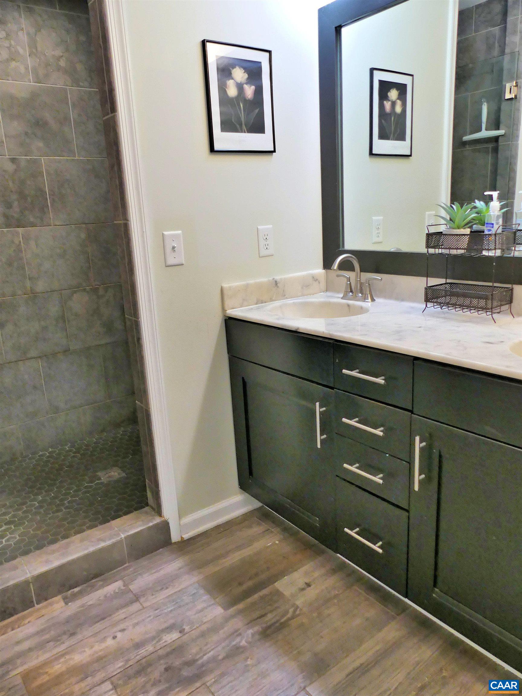 4599 WOODS EDGE CT