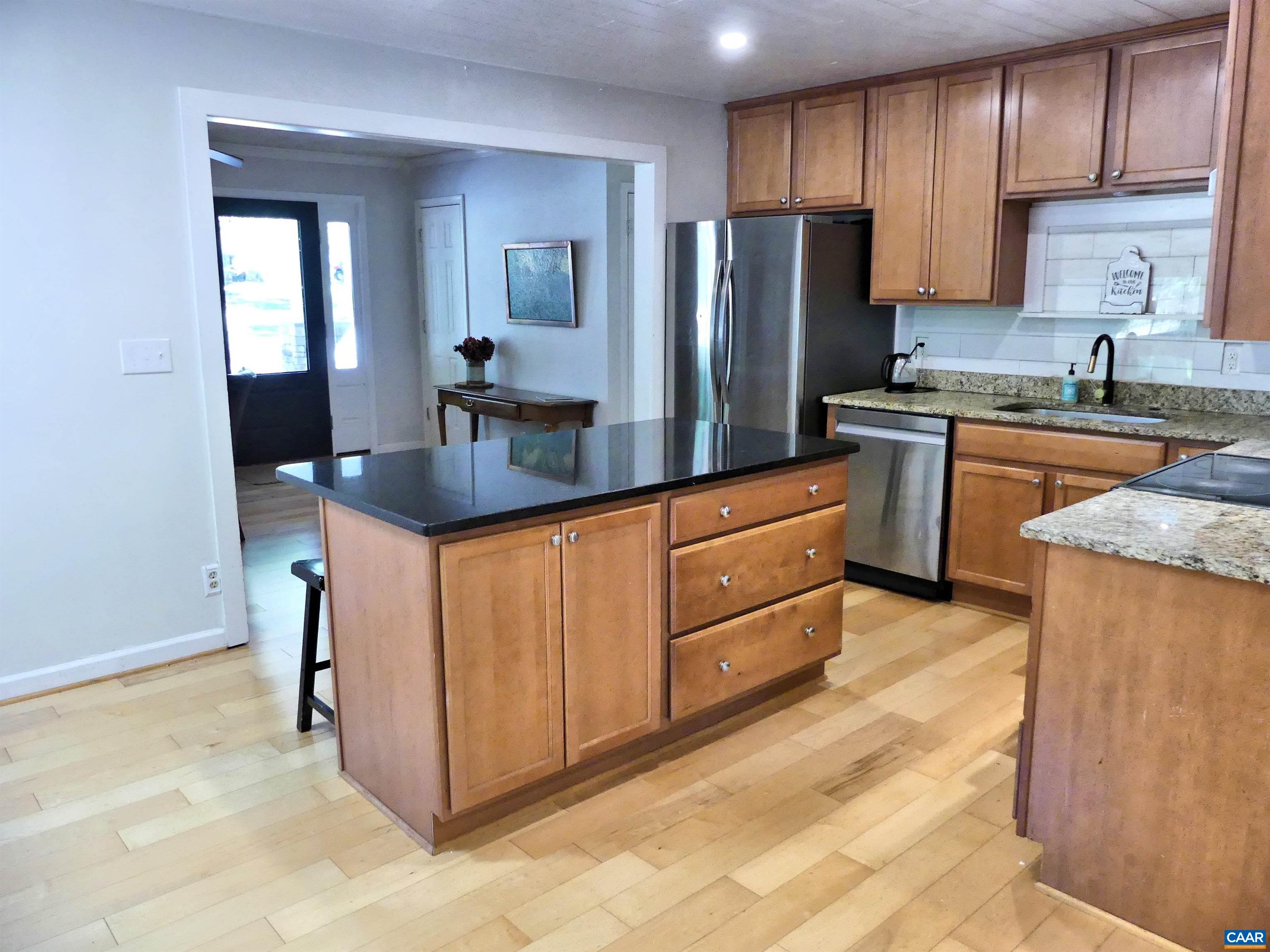 4599 WOODS EDGE CT