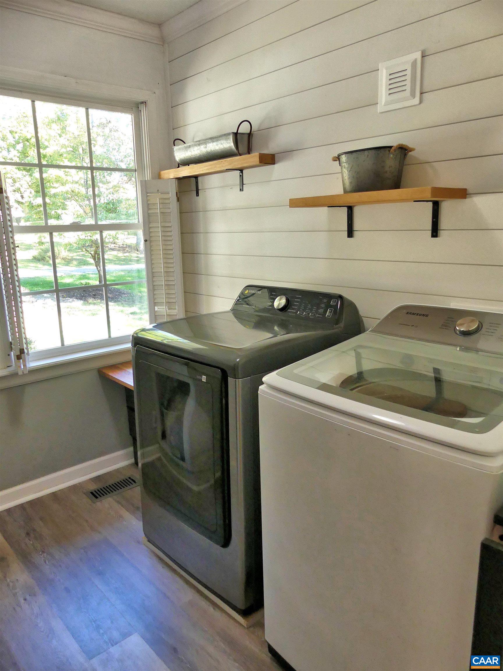 4599 WOODS EDGE CT