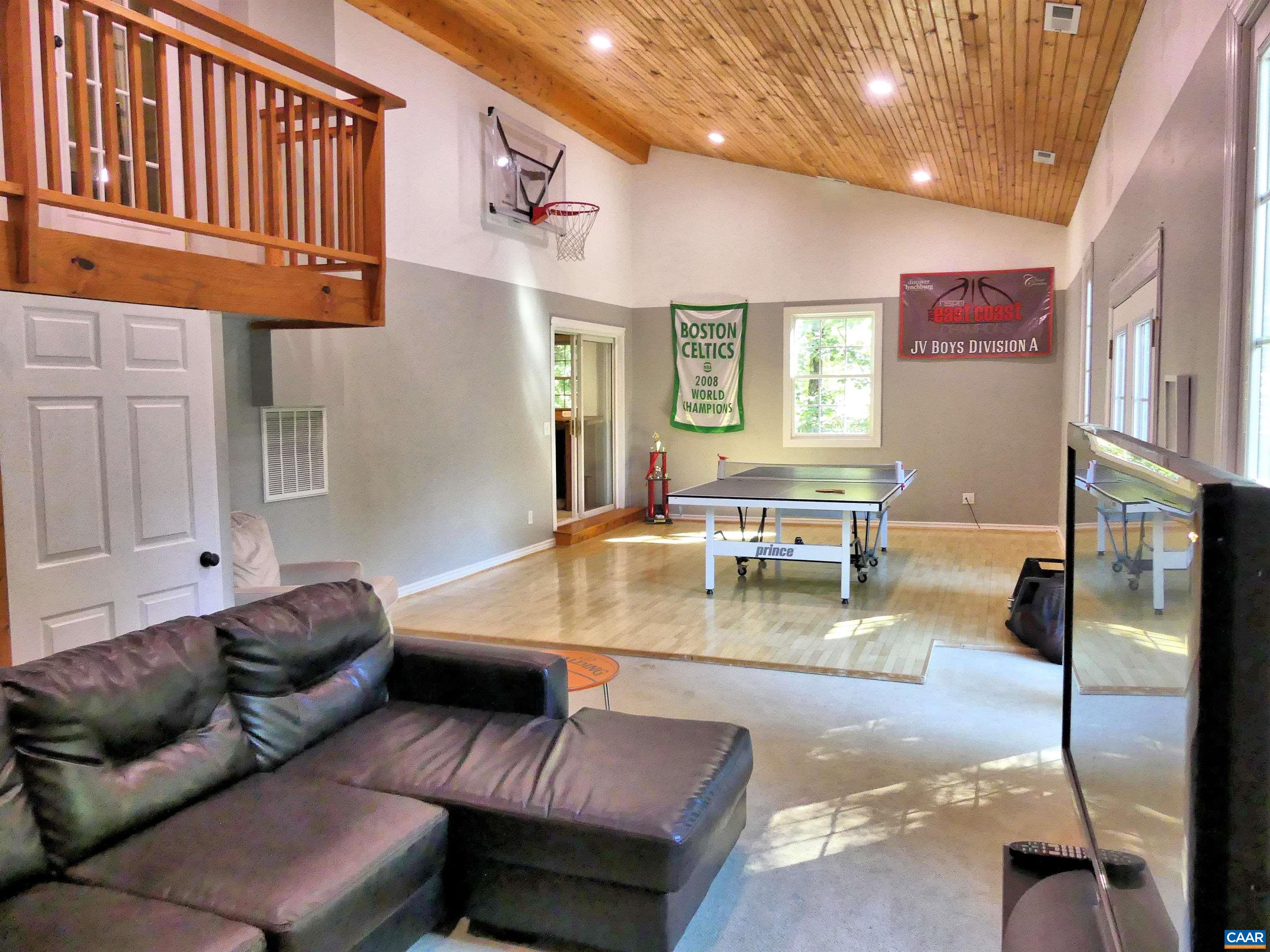 4599 WOODS EDGE CT