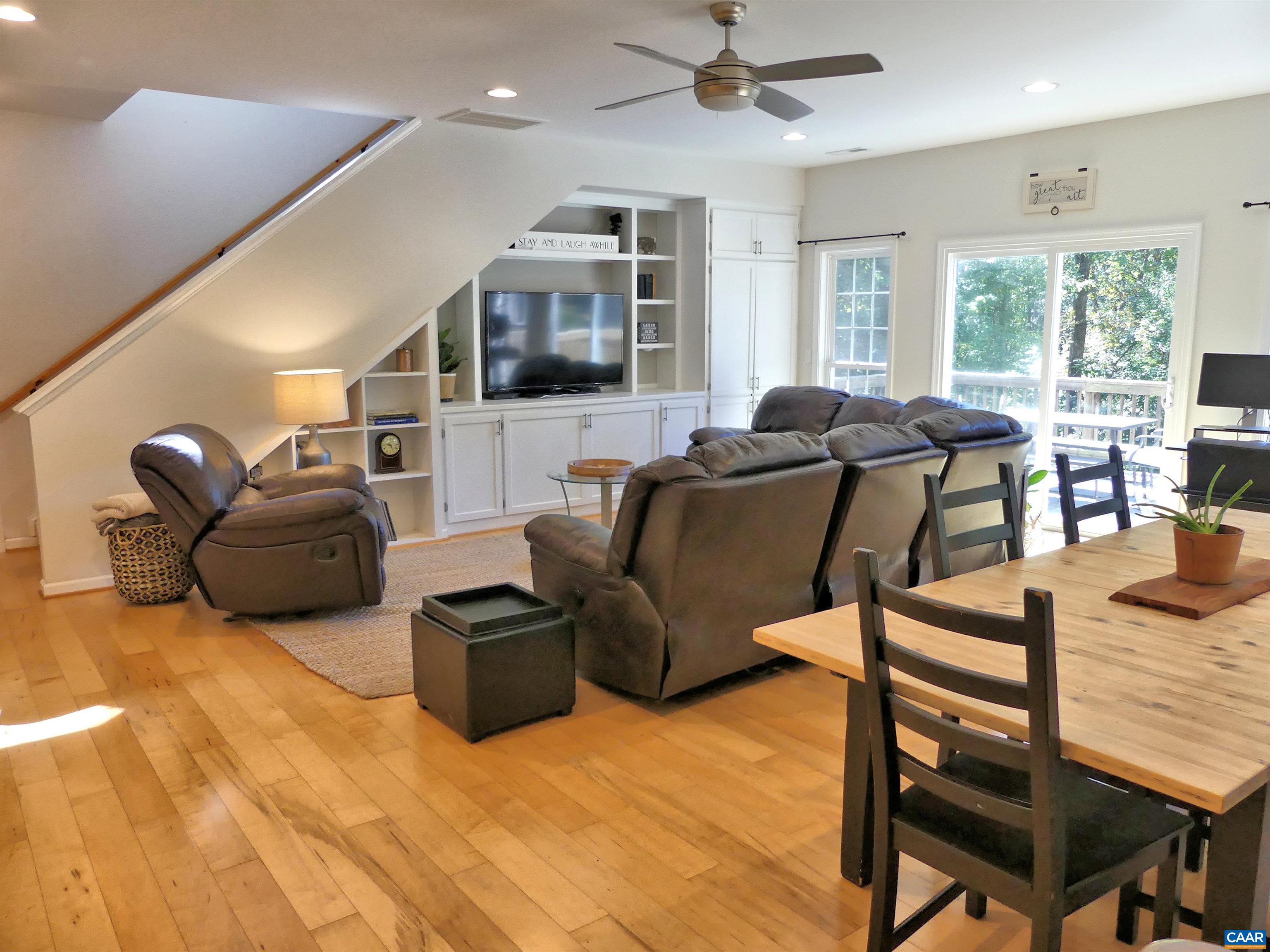 4599 WOODS EDGE CT