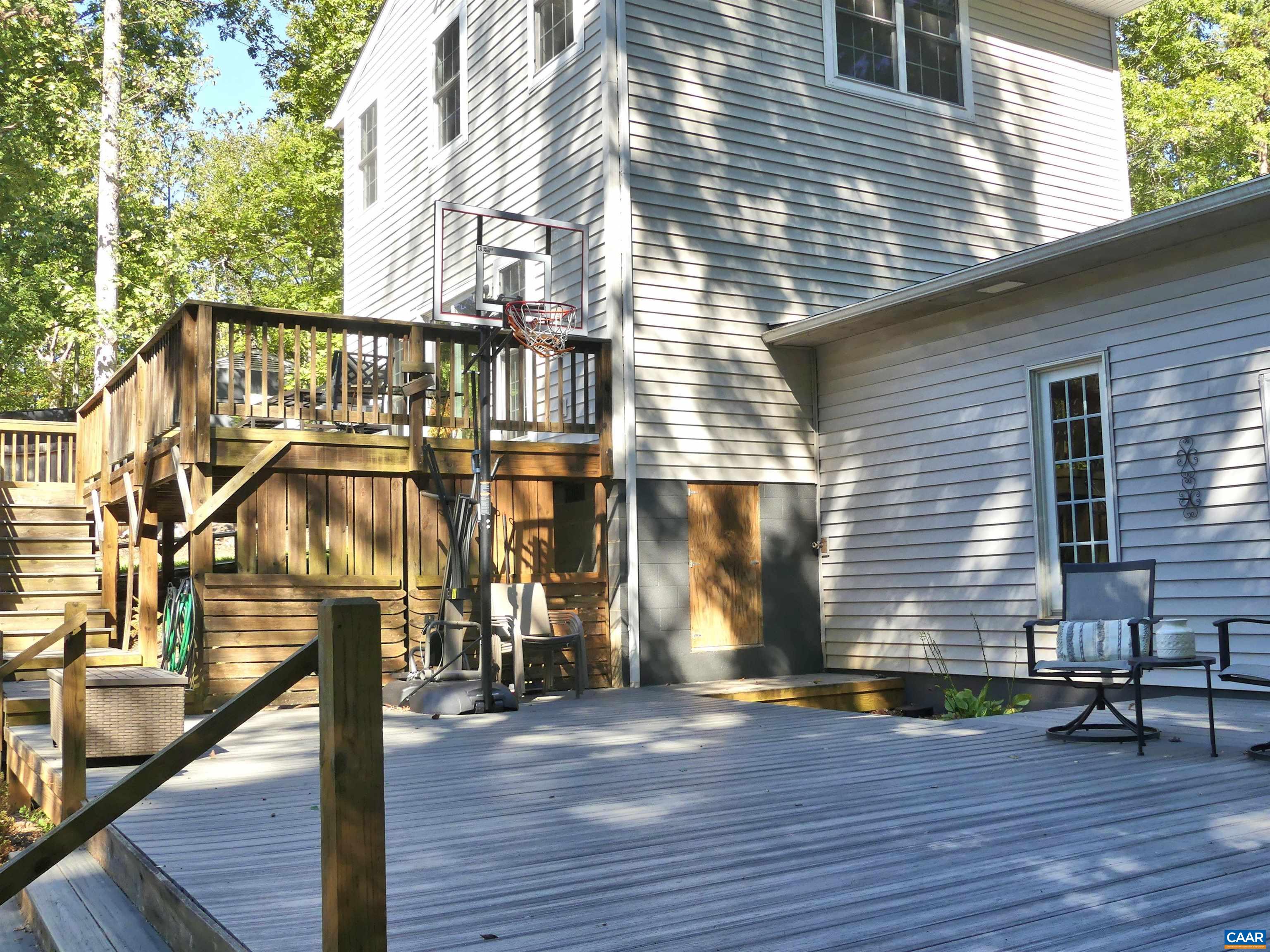 4599 WOODS EDGE CT