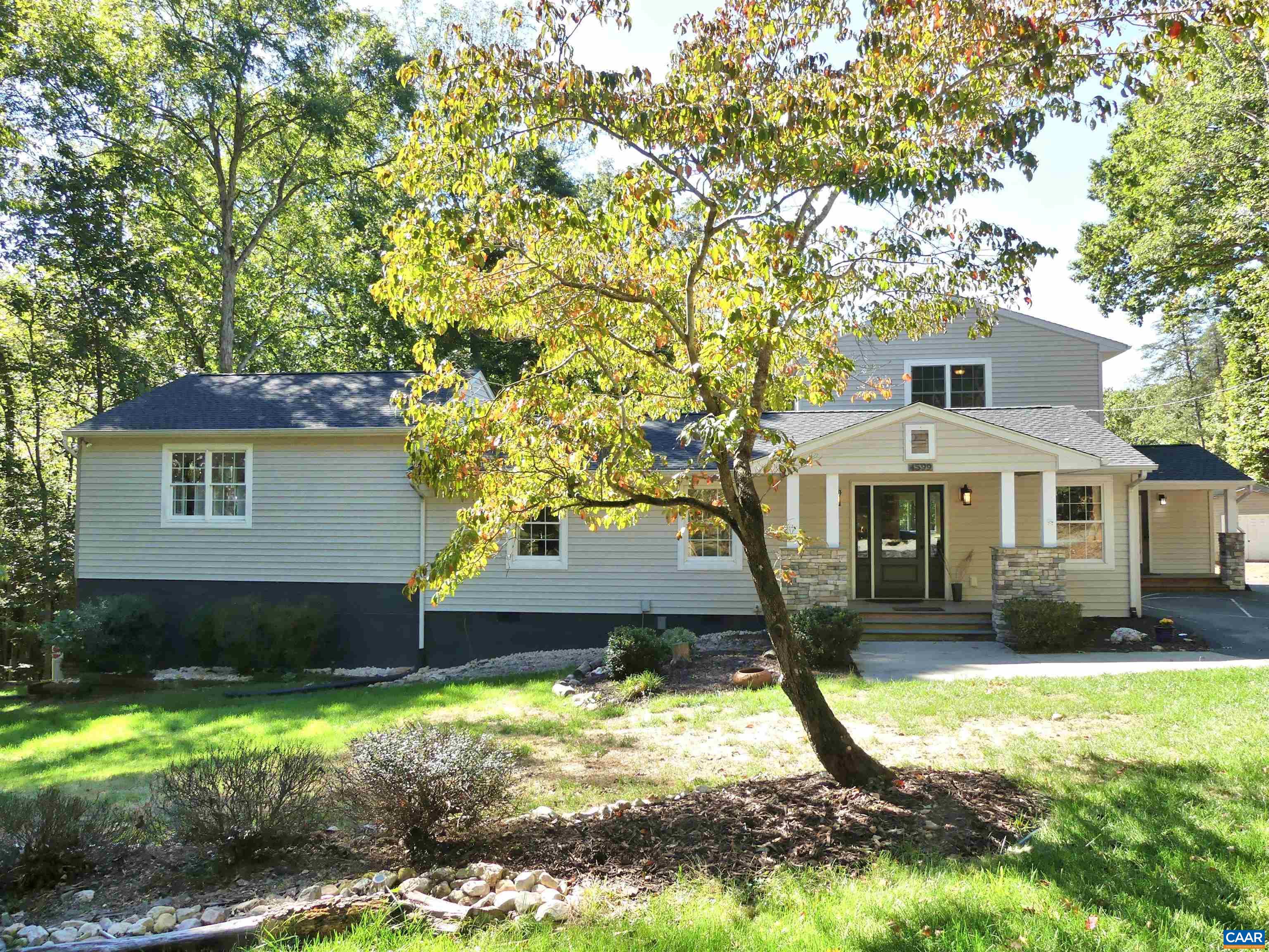 4599 WOODS EDGE CT