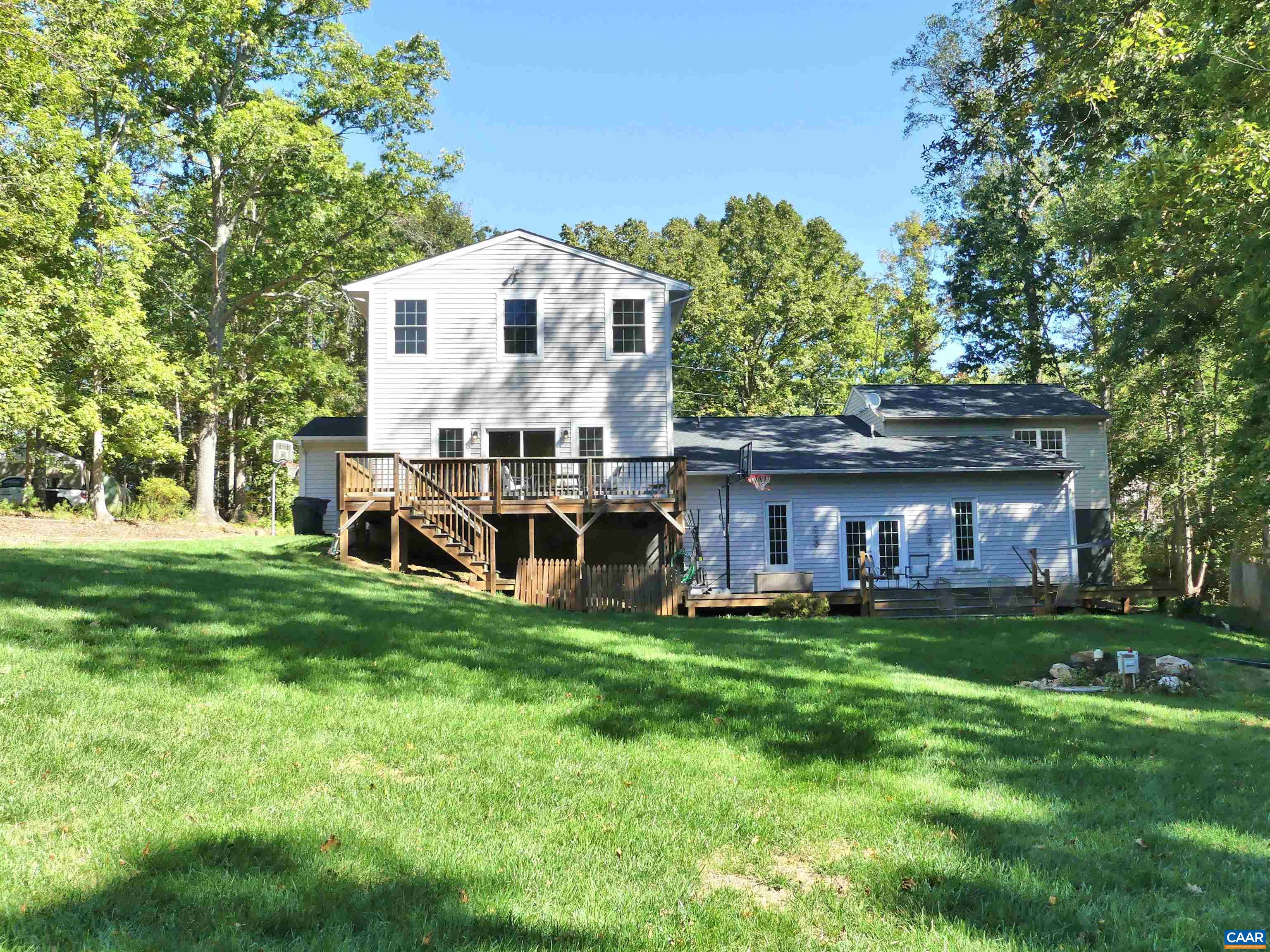 4599 WOODS EDGE CT