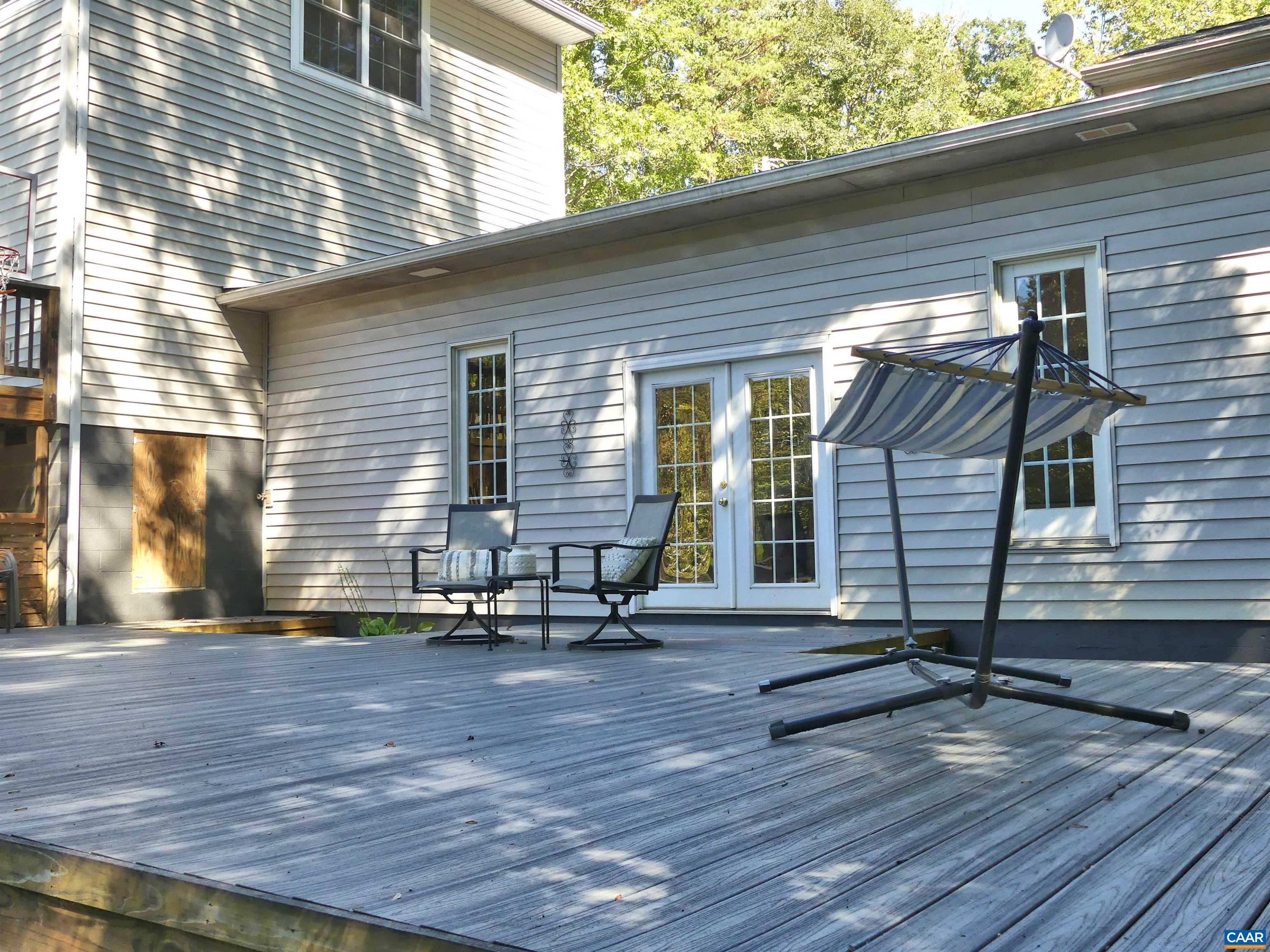 4599 WOODS EDGE CT