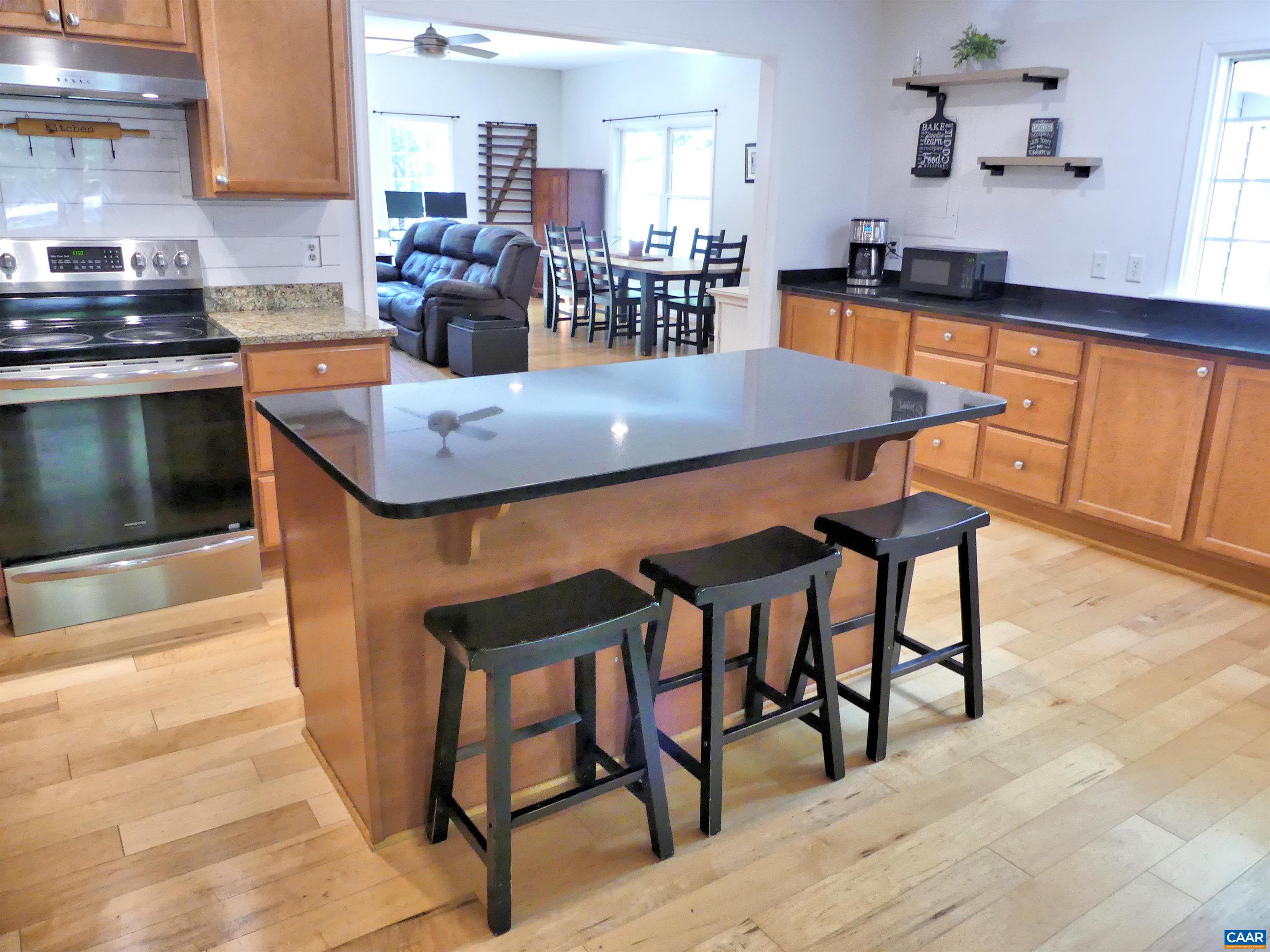 4599 WOODS EDGE CT