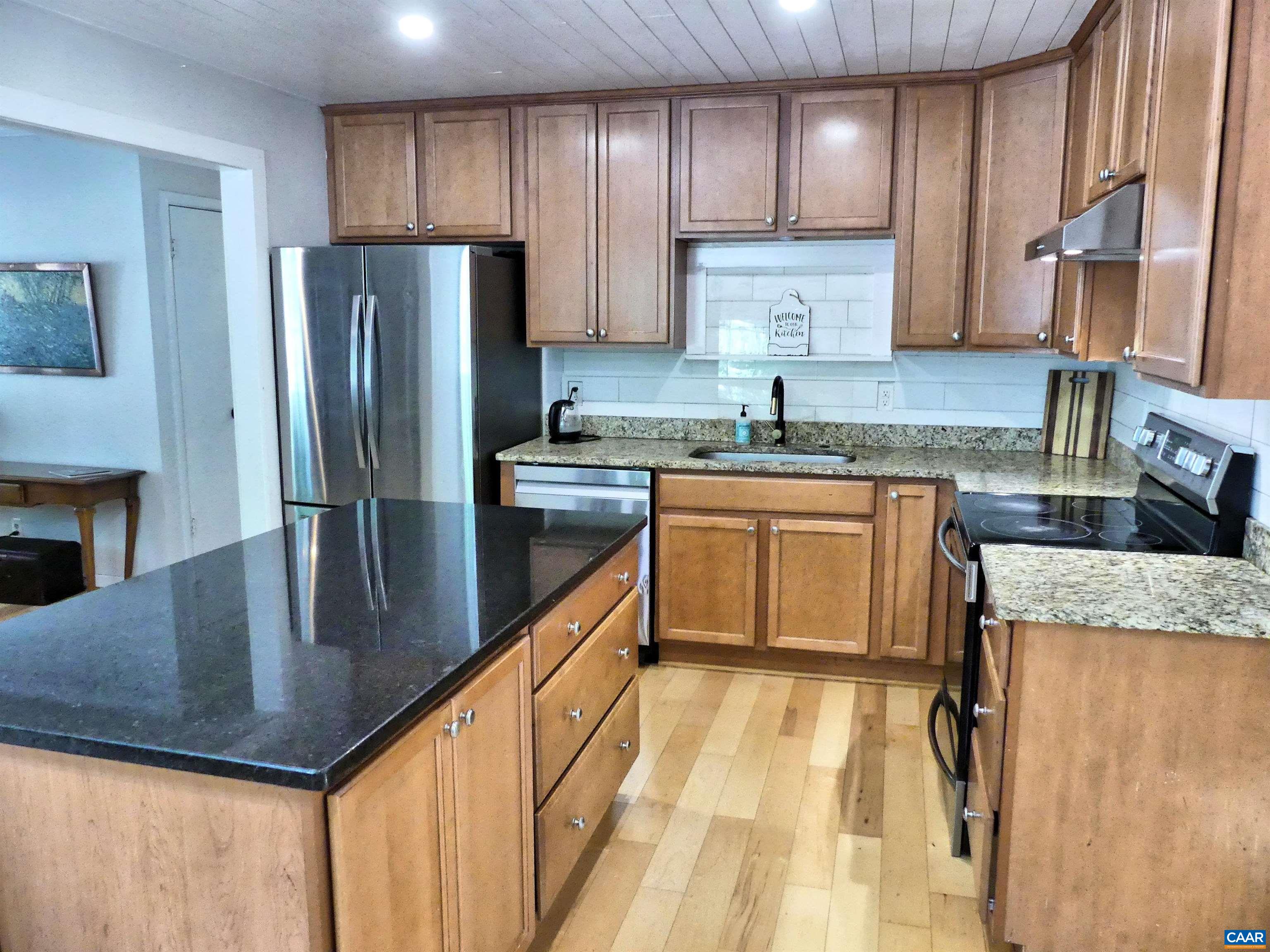 4599 WOODS EDGE CT