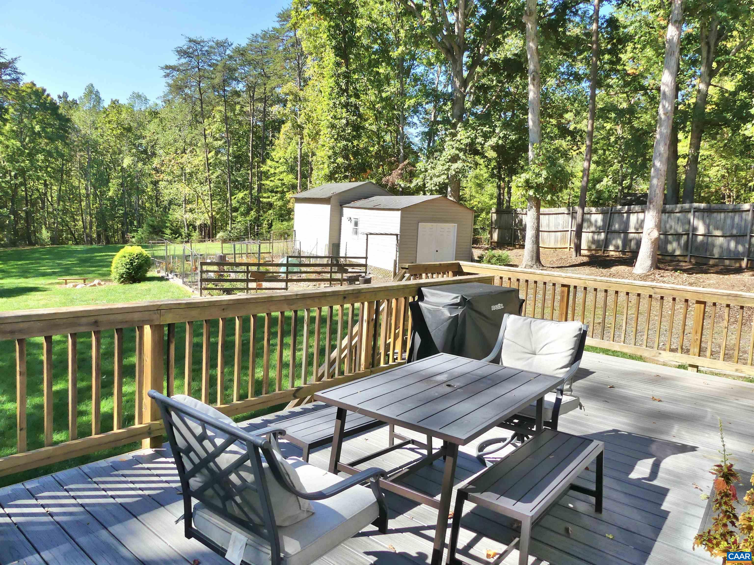 4599 WOODS EDGE CT