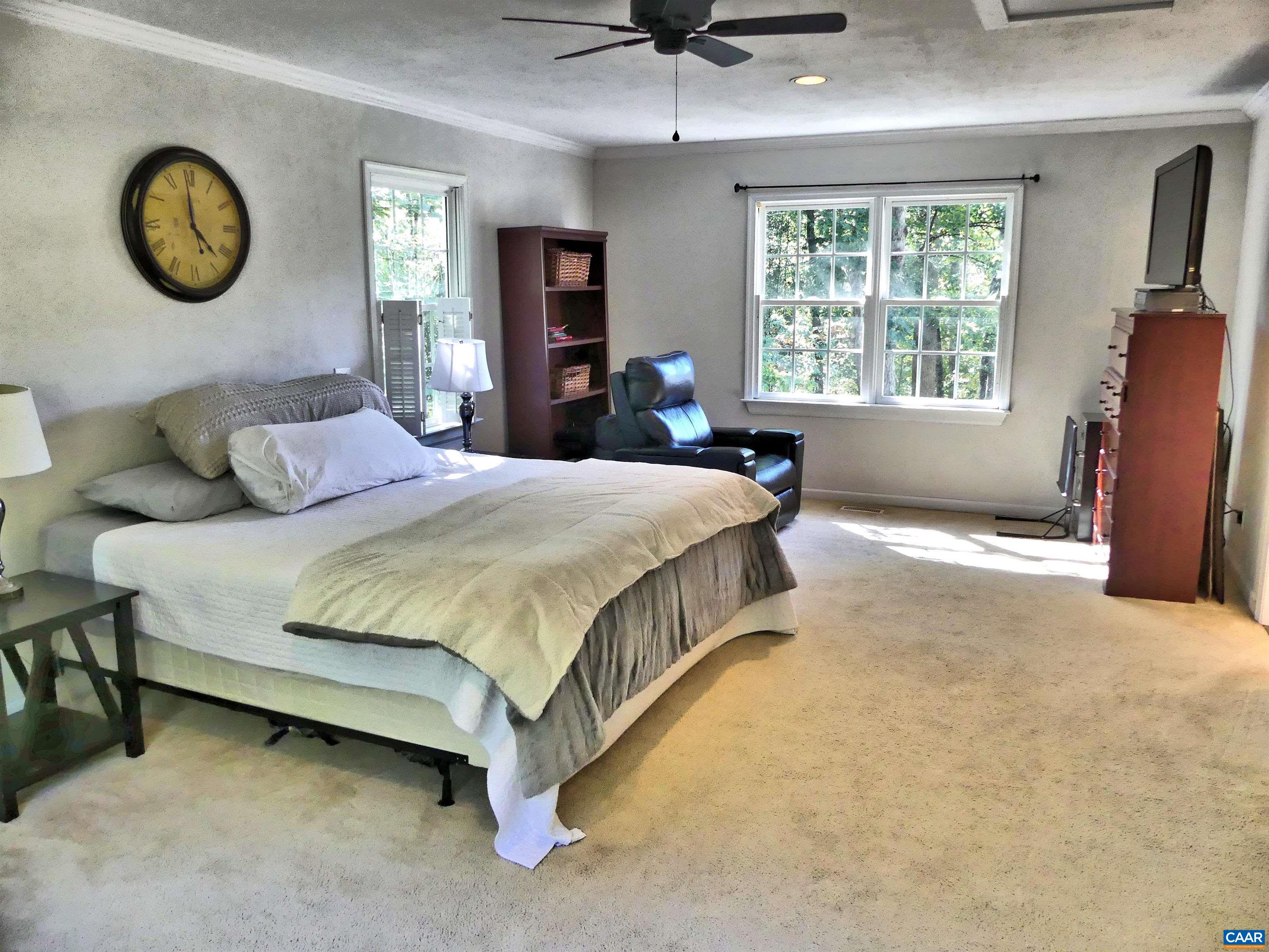 4599 WOODS EDGE CT