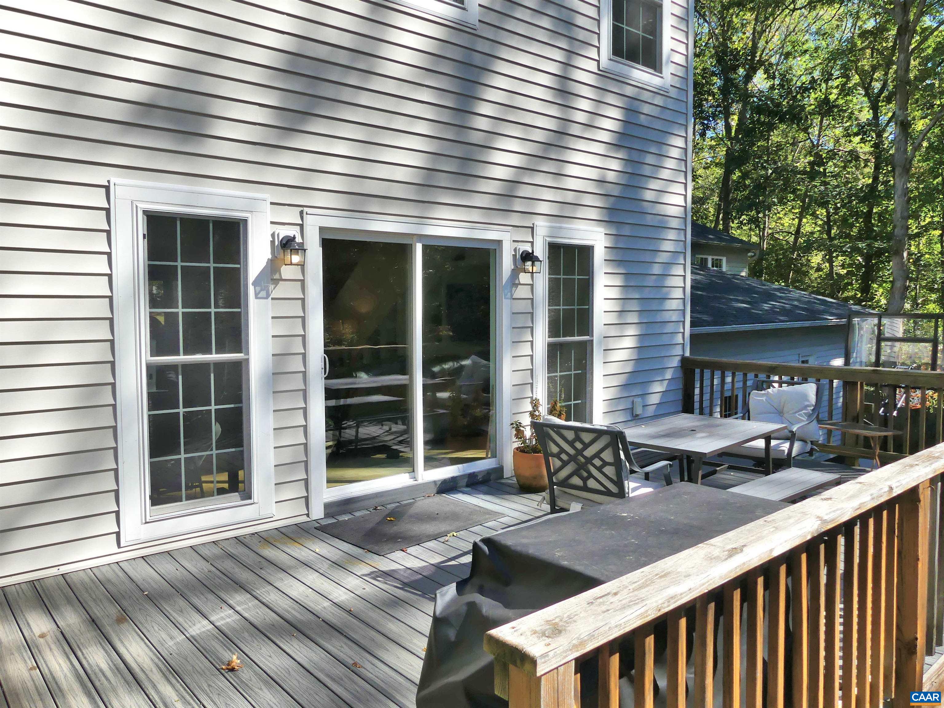 4599 WOODS EDGE CT
