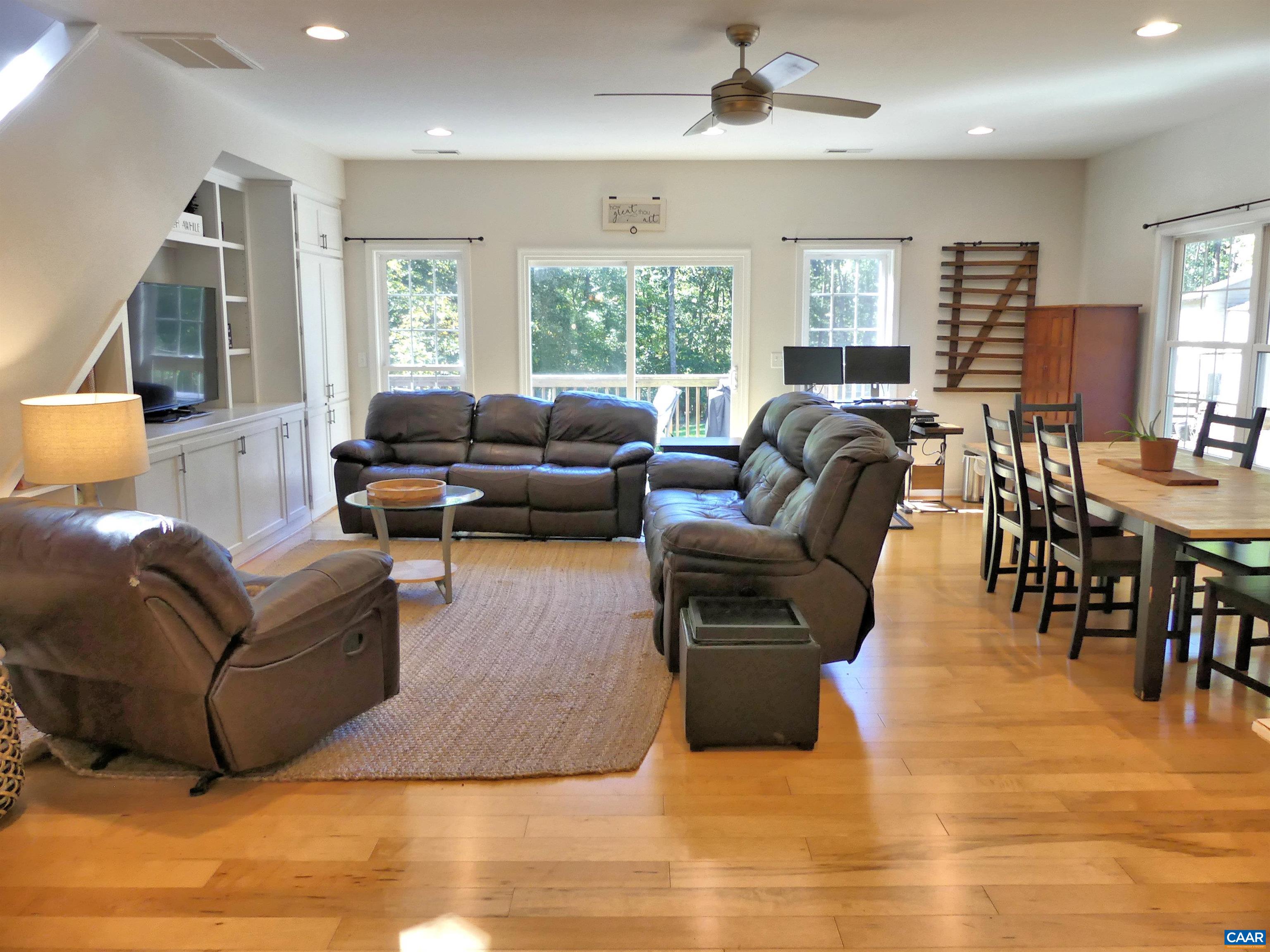 4599 WOODS EDGE CT