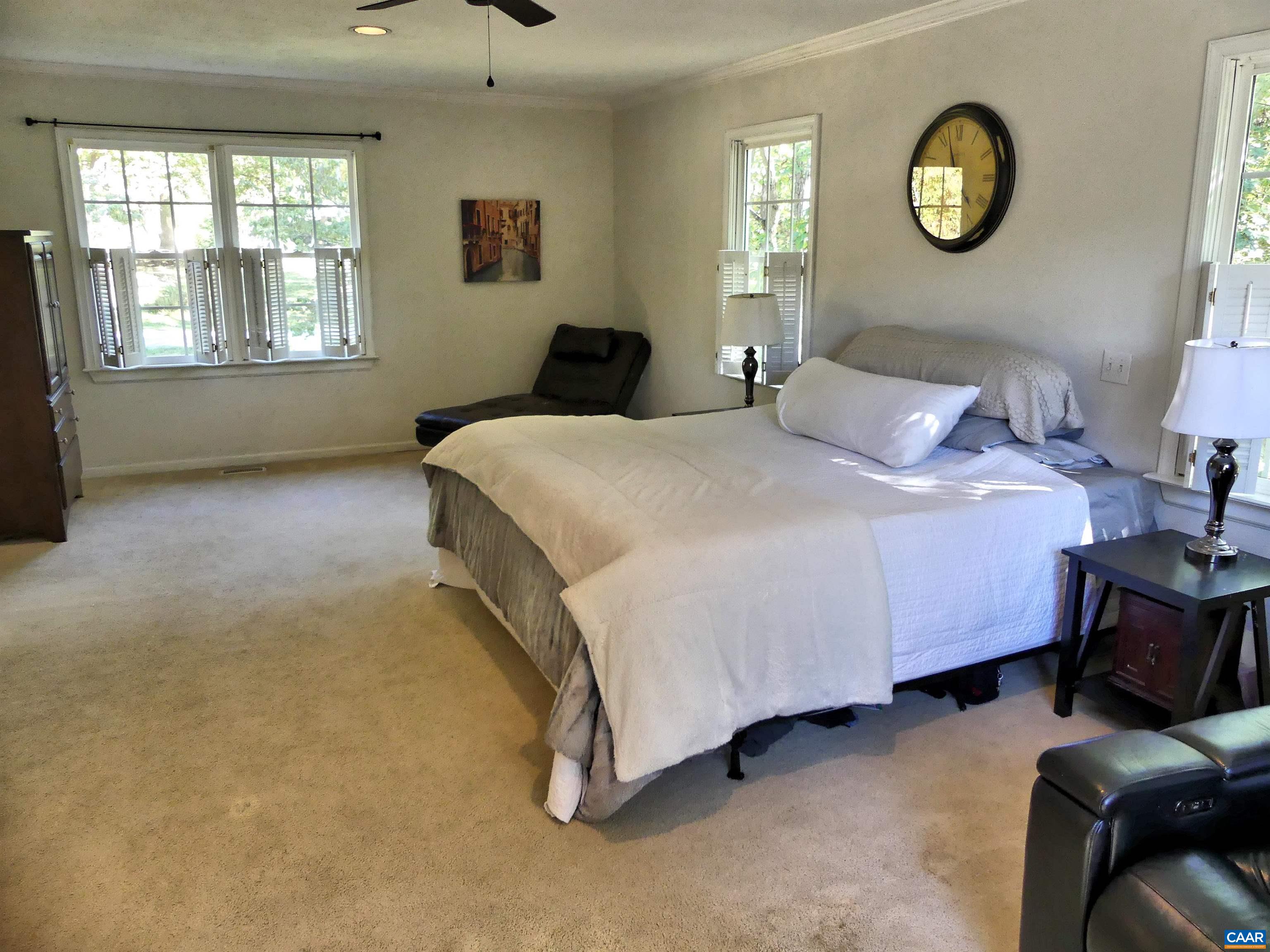 4599 WOODS EDGE CT