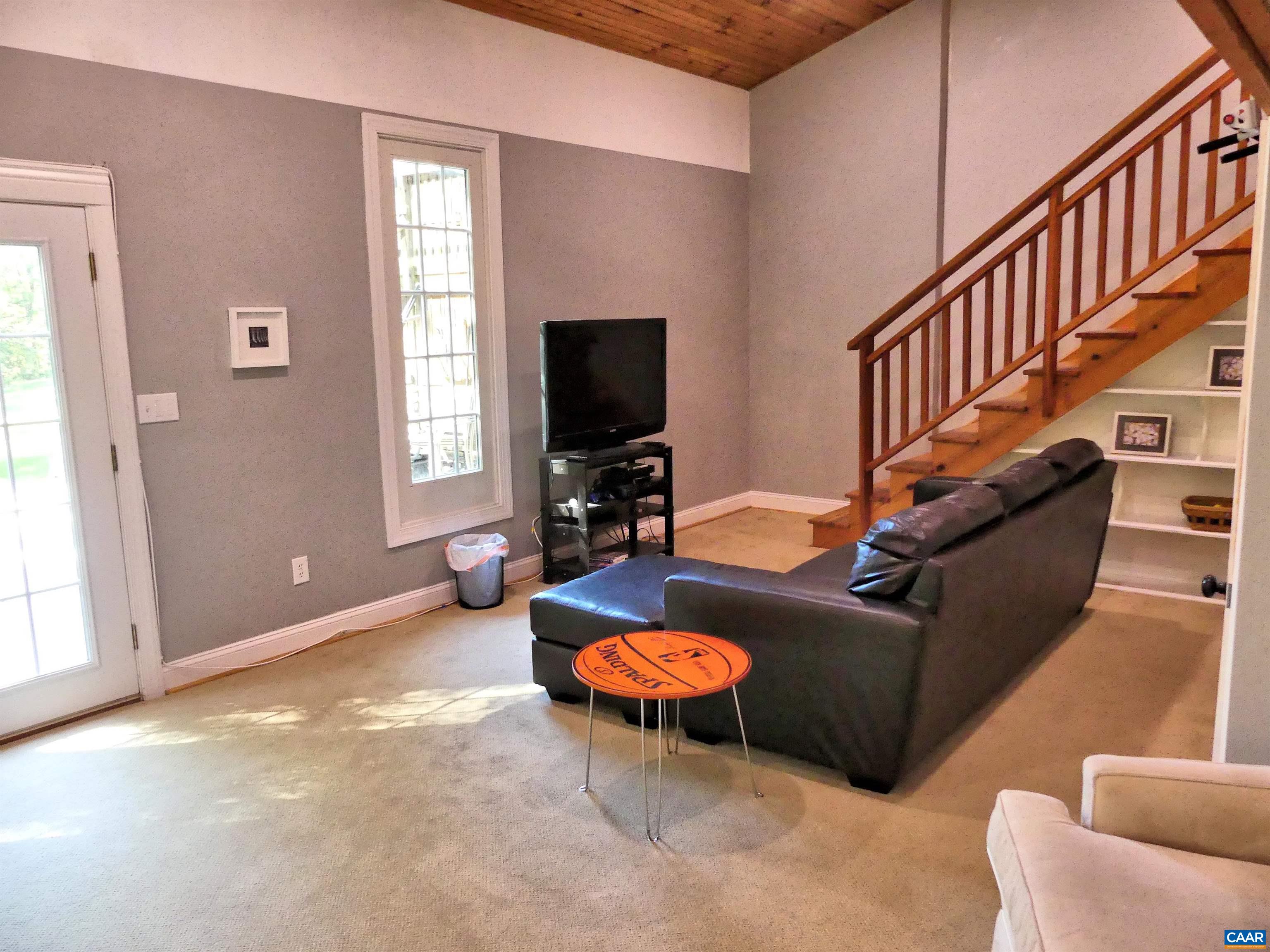 4599 WOODS EDGE CT