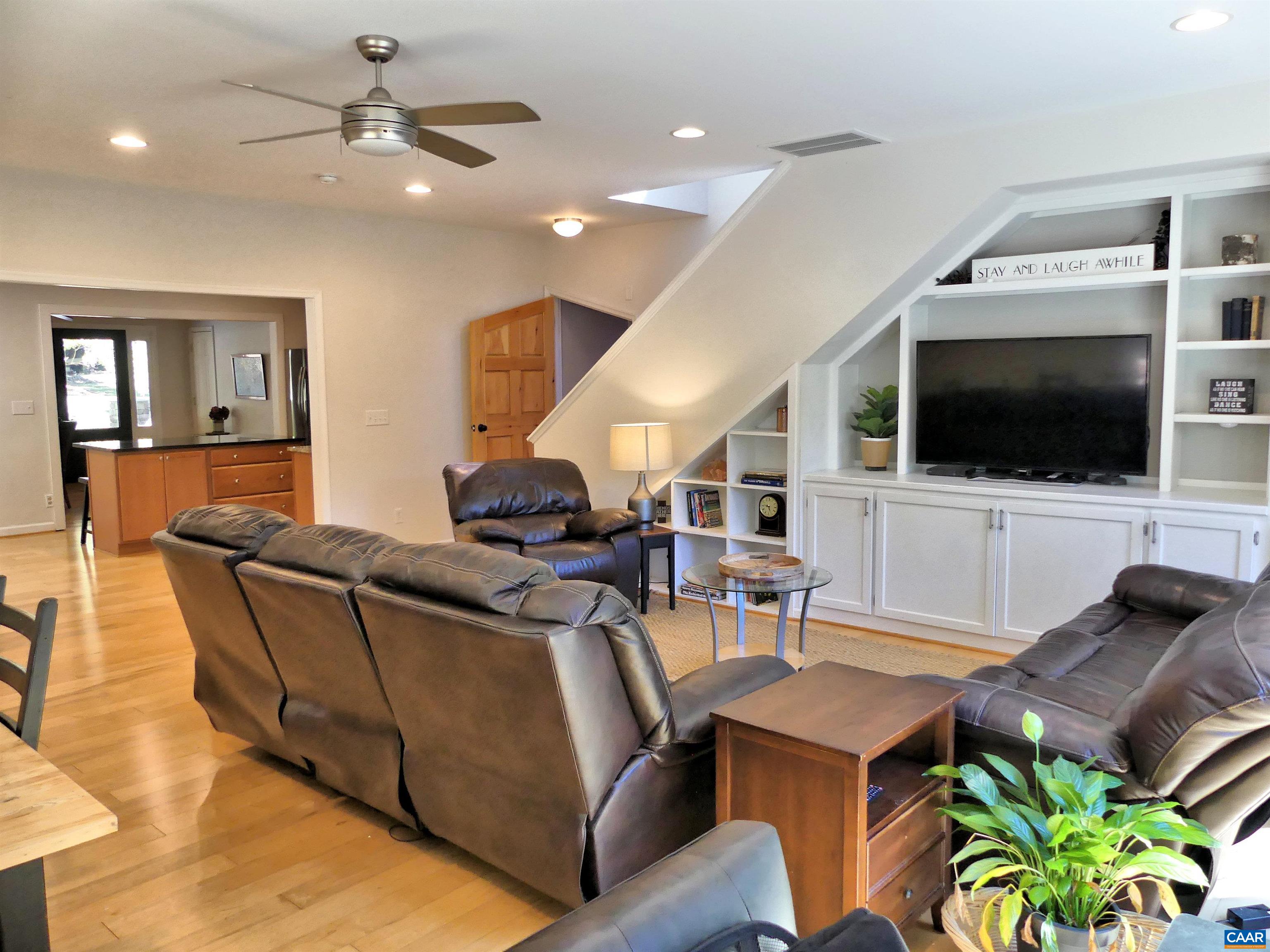 4599 WOODS EDGE CT