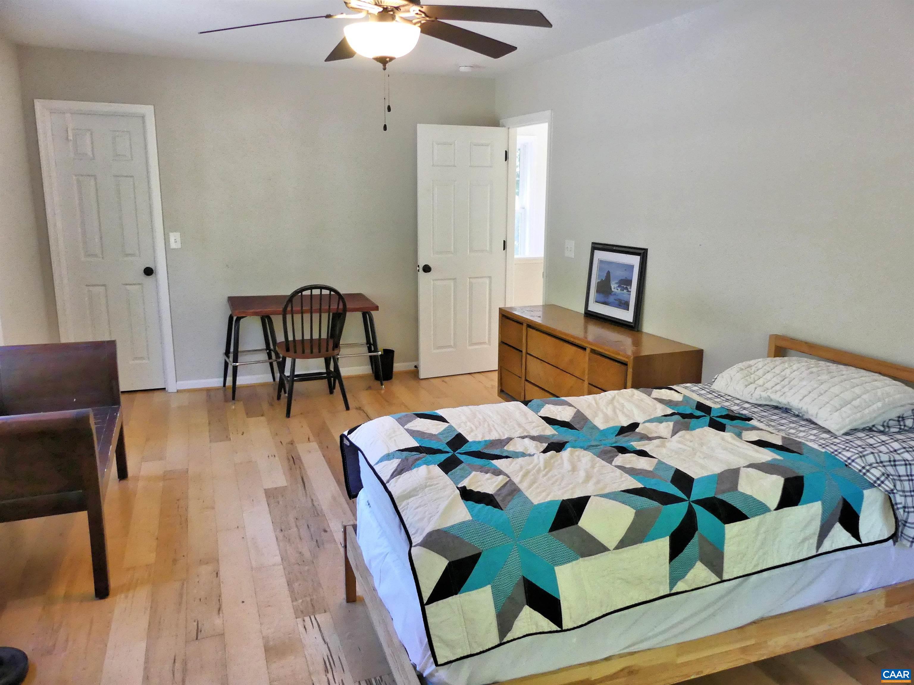 4599 WOODS EDGE CT