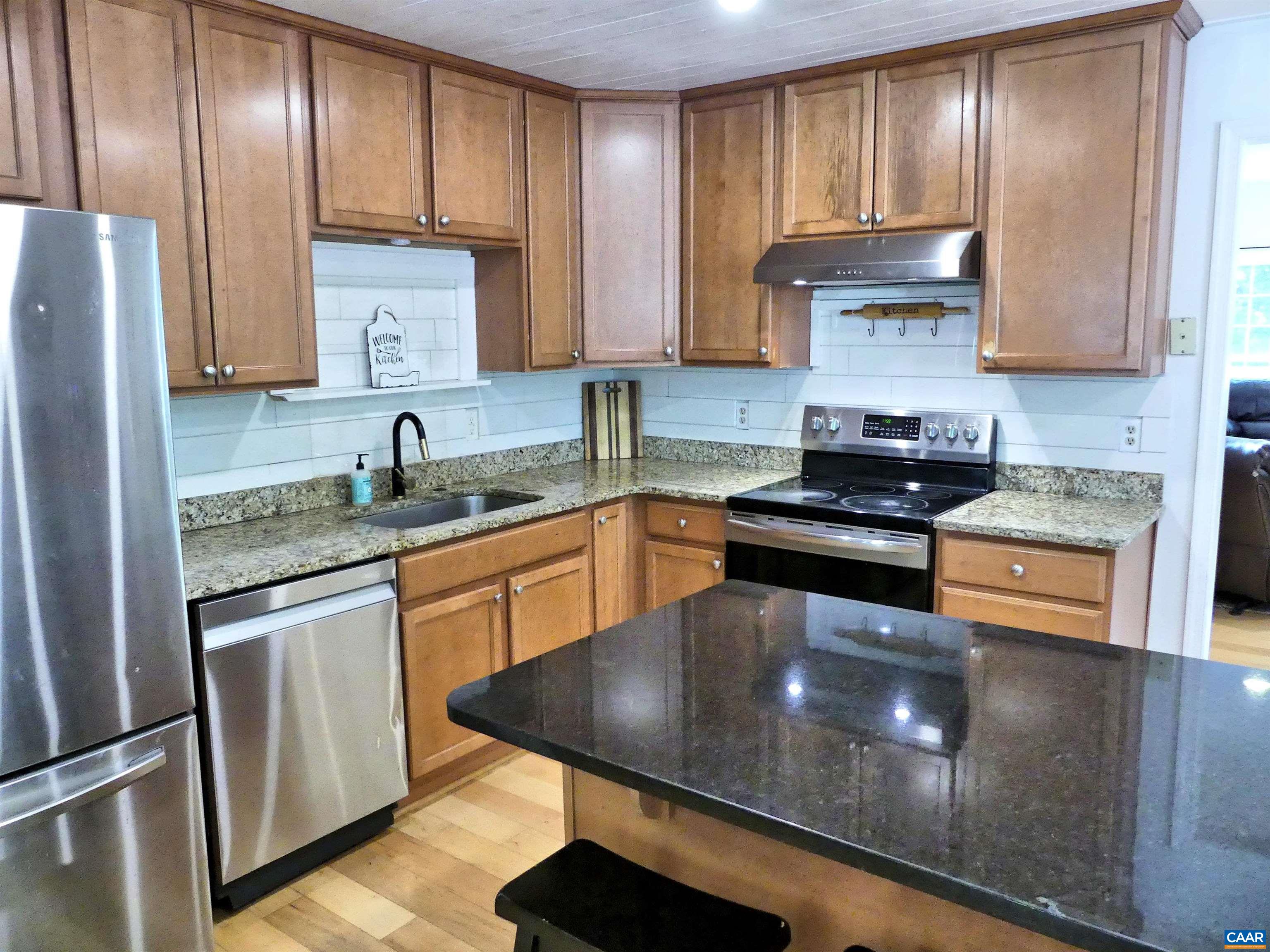 4599 WOODS EDGE CT